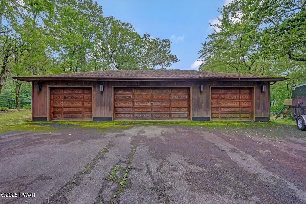 Hawley, Pennsylvania, 18428, United States, 3 Bedrooms Bedrooms, ,3 BathroomsBathrooms,Residential,For Sale,1937787