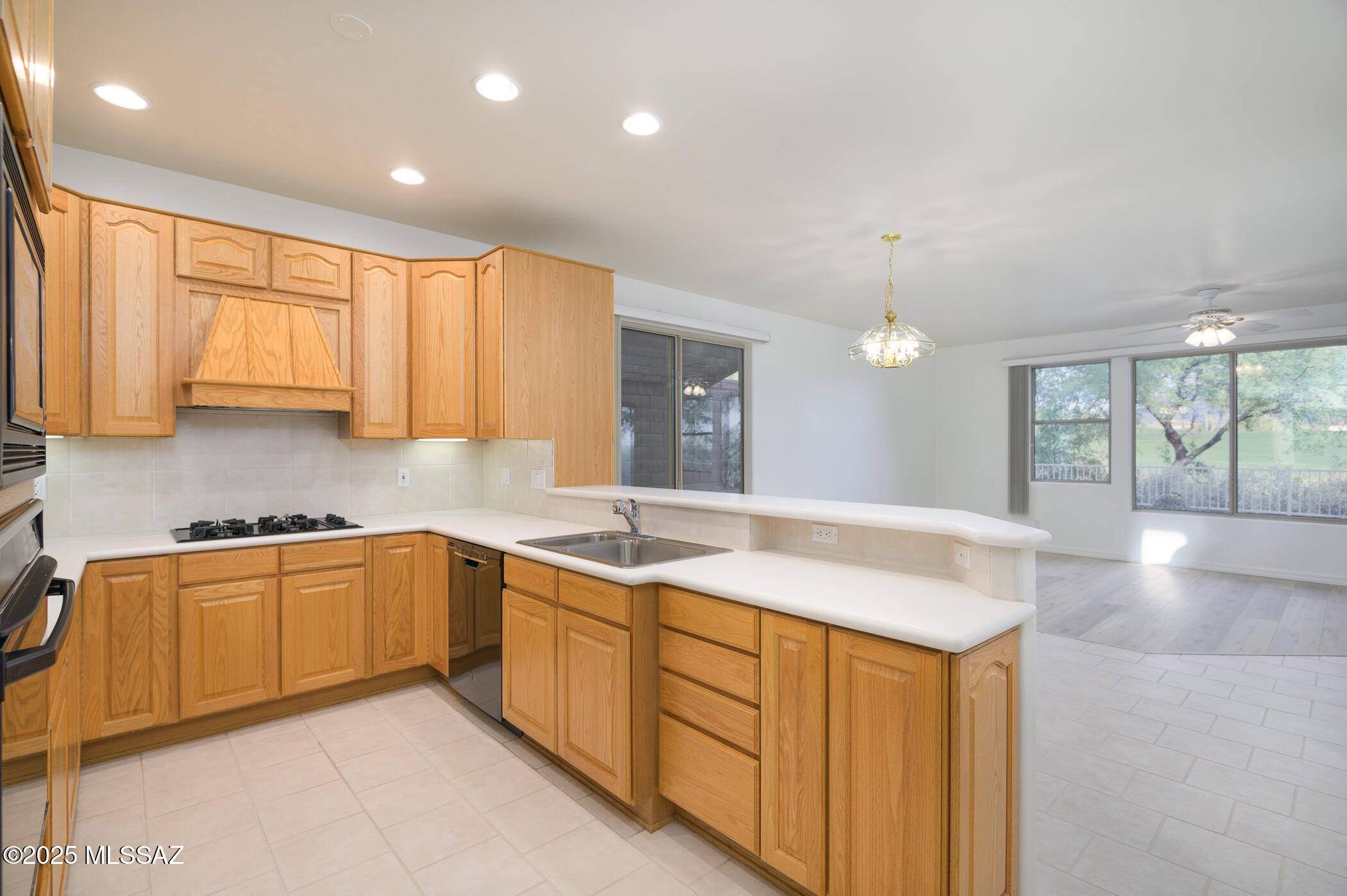 Tucson, Arizona, 85749, United States, 3 Bedrooms Bedrooms, ,3 BathroomsBathrooms,Residential,For Sale,1794562