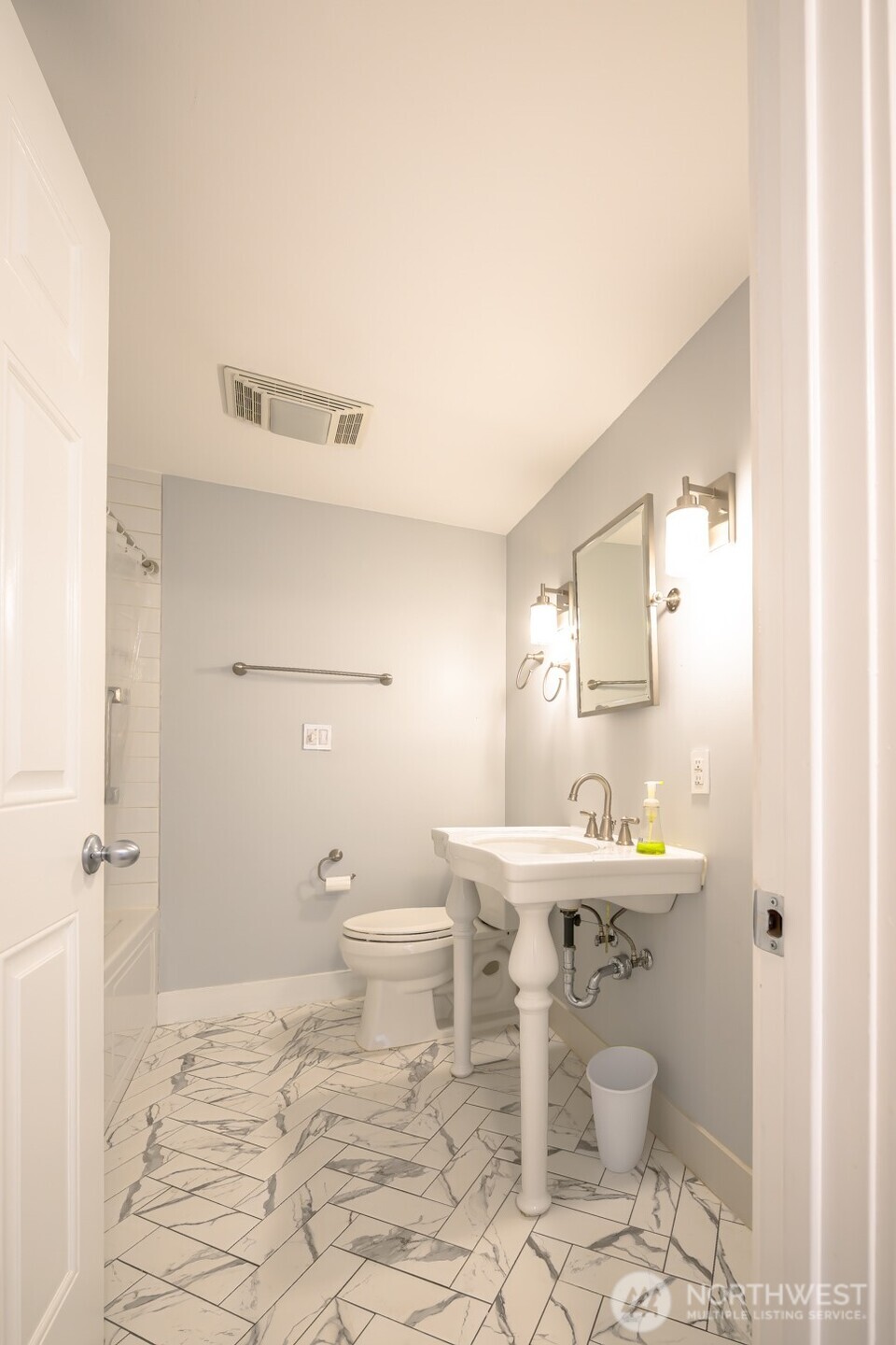 Redmond, Washington, 98052, United States, 2 Bedrooms Bedrooms, ,1 BathroomBathrooms,Residential,For Sale,1897825