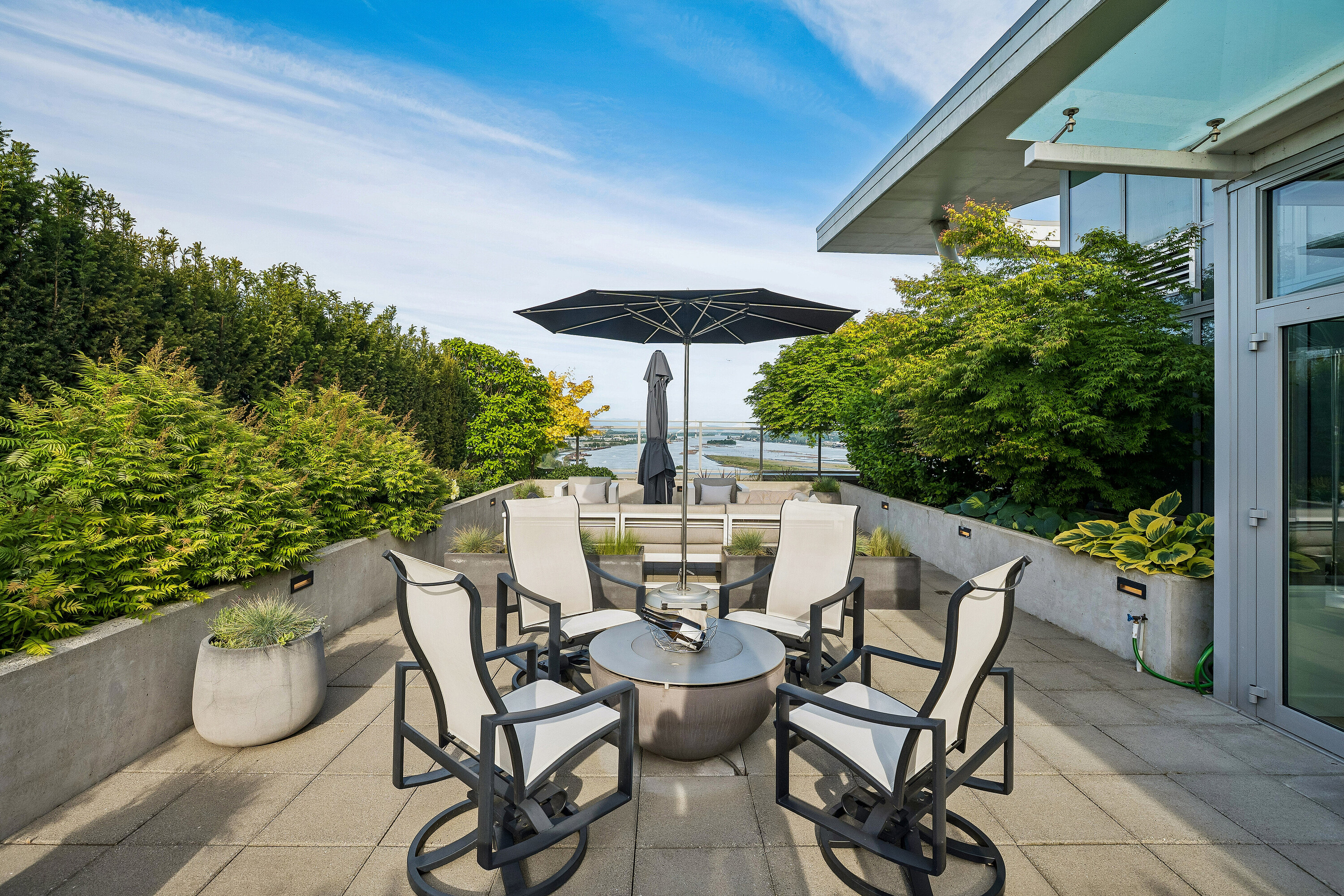  Rooftop Penthouse in New West - 物件實景