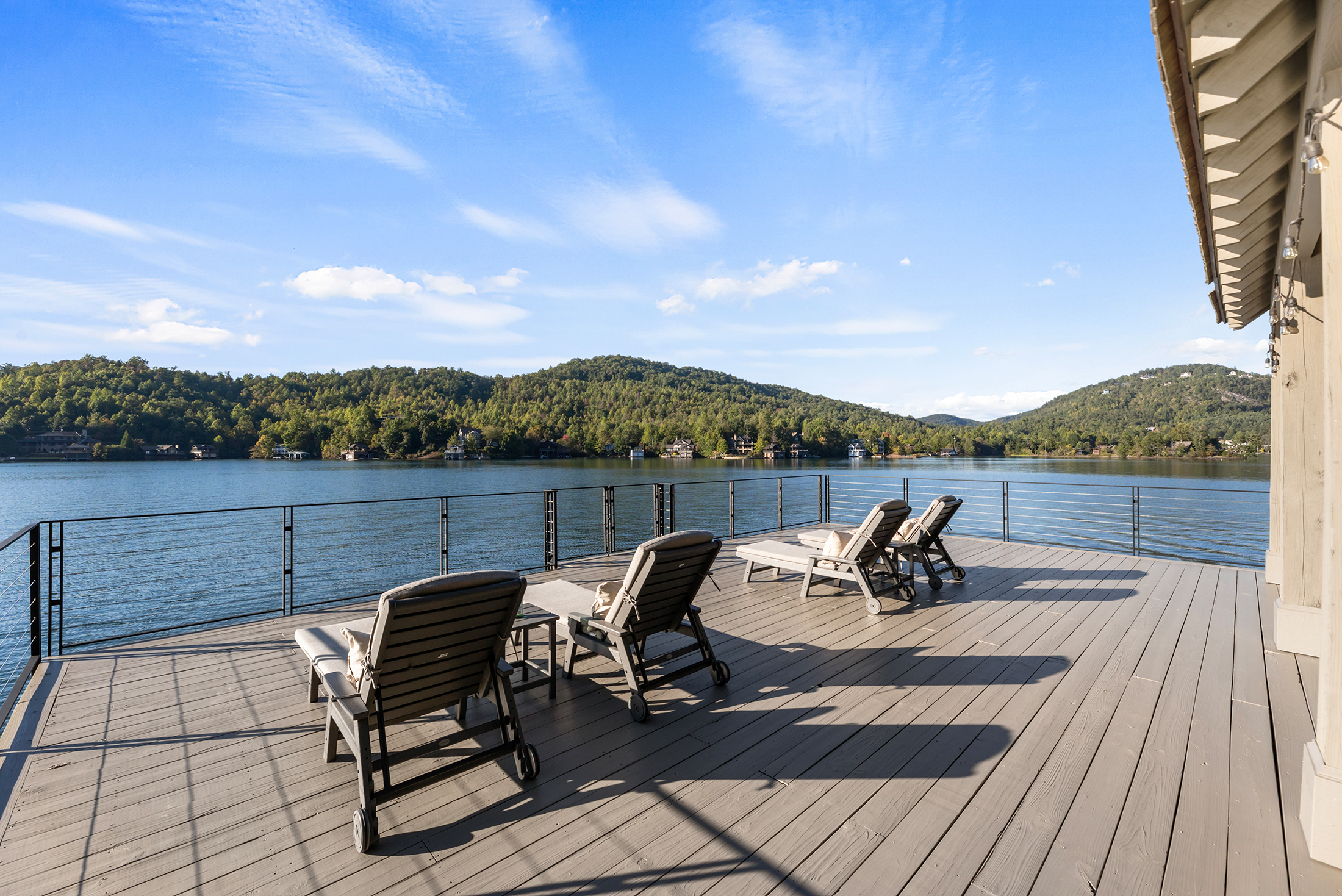  Breathtaking Lake Burton Views from an Exceptional Custom Lakehouse - 物件實景