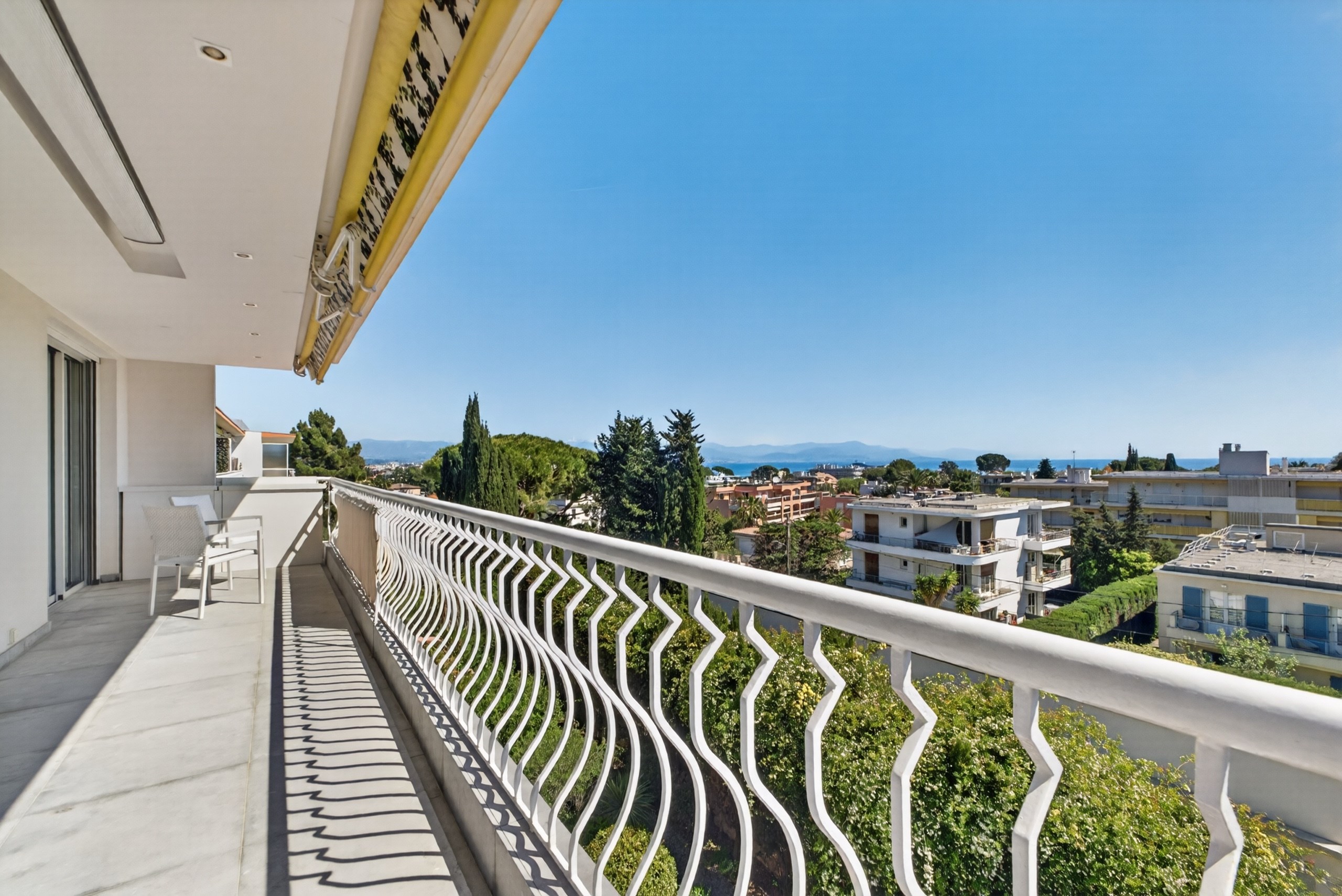  Top floor apartment with sea views and terraces in Cap d’Antibes - 物件實景