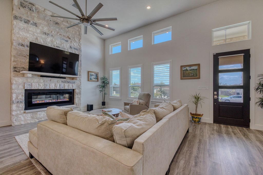 Fredericksburg, Texas, 78624, United States, 3 Bedrooms Bedrooms, ,2 BathroomsBathrooms,Residential,For Sale,1983359