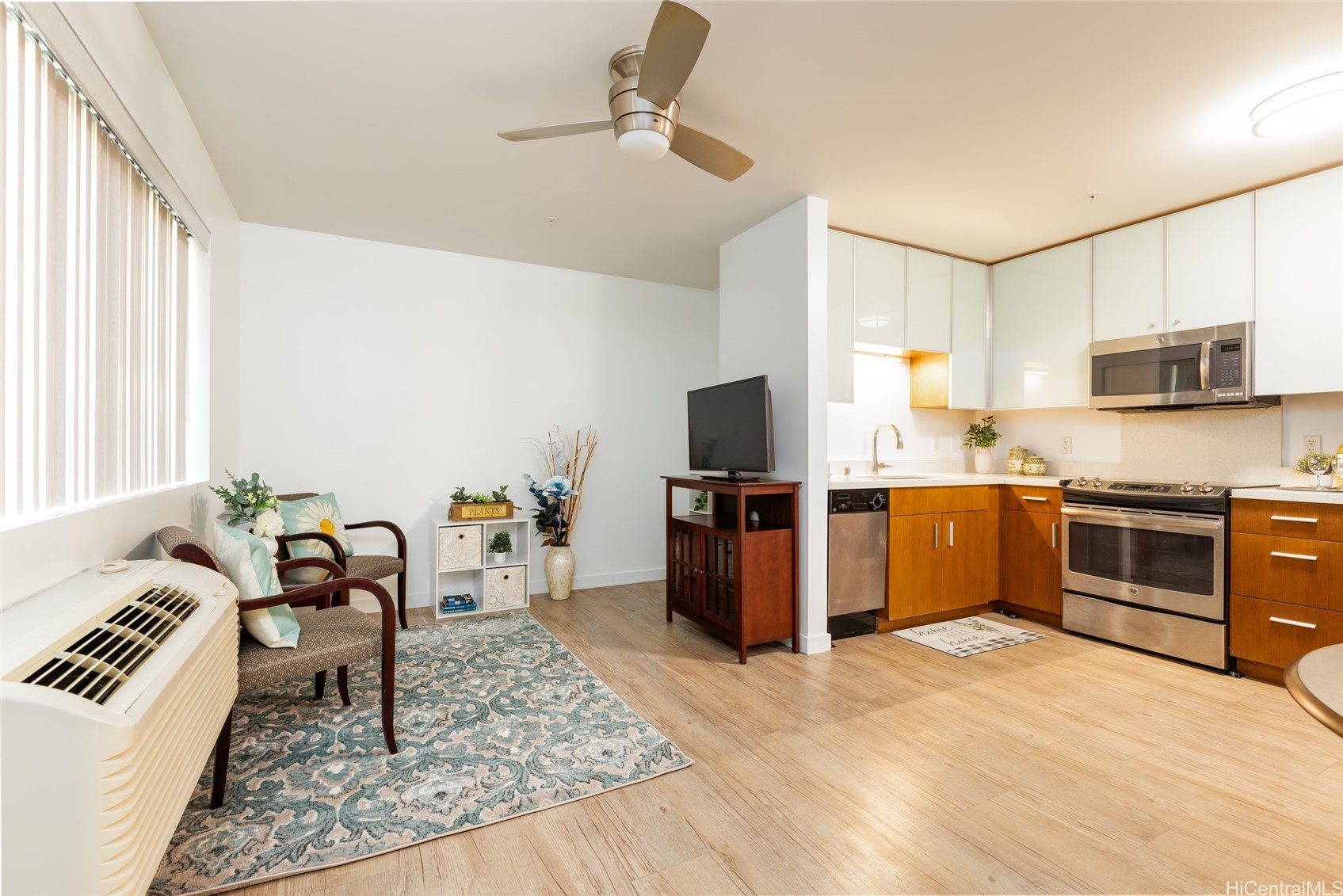 Honolulu, Hawaii, 96814, United States, 2 Bedrooms Bedrooms, ,2 BathroomsBathrooms,Residential,For Sale,1968678