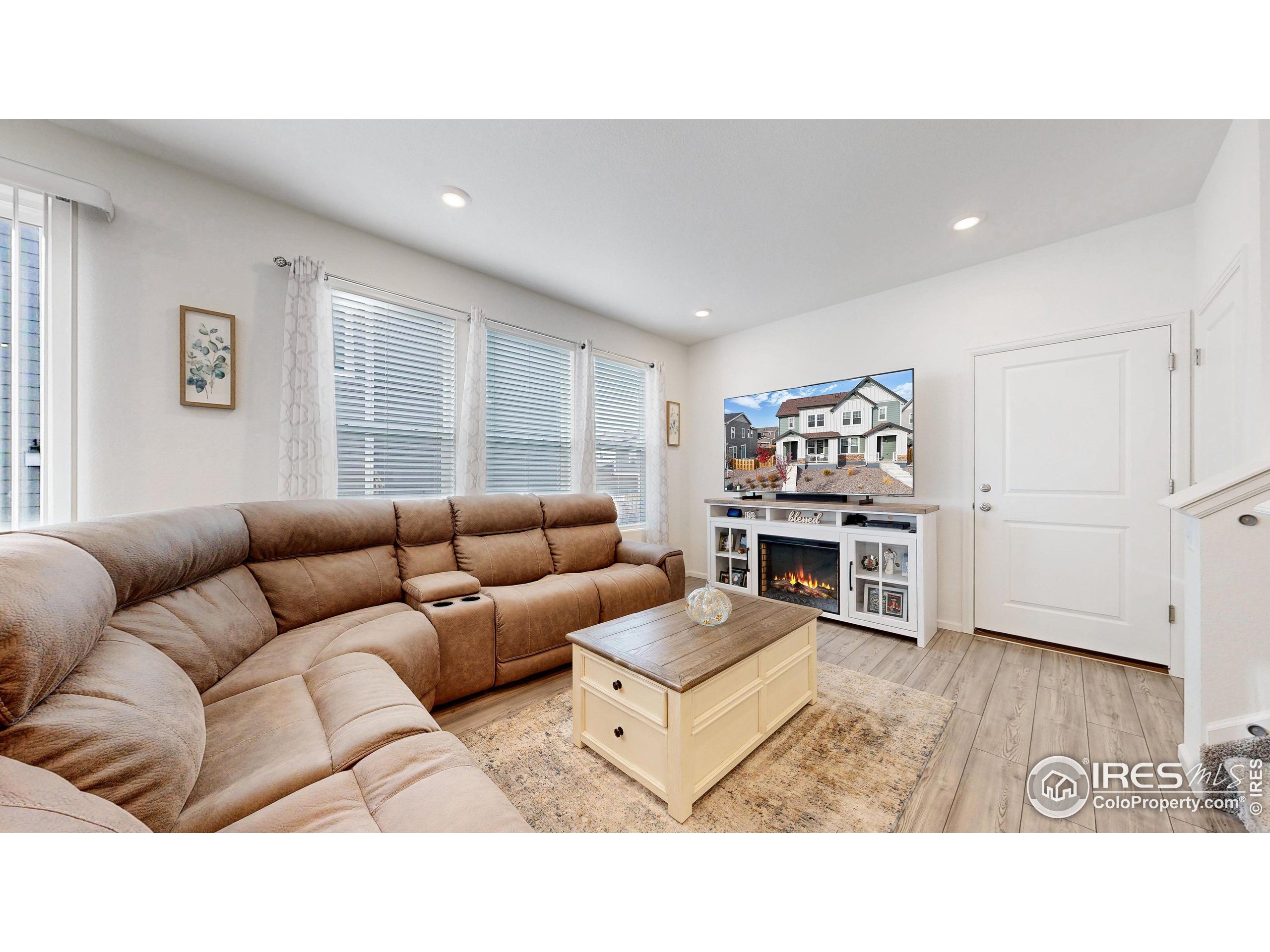 Commerce City, Colorado, 80022, United States, 3 Bedrooms Bedrooms, ,2 BathroomsBathrooms,Residential,For Sale,1987529