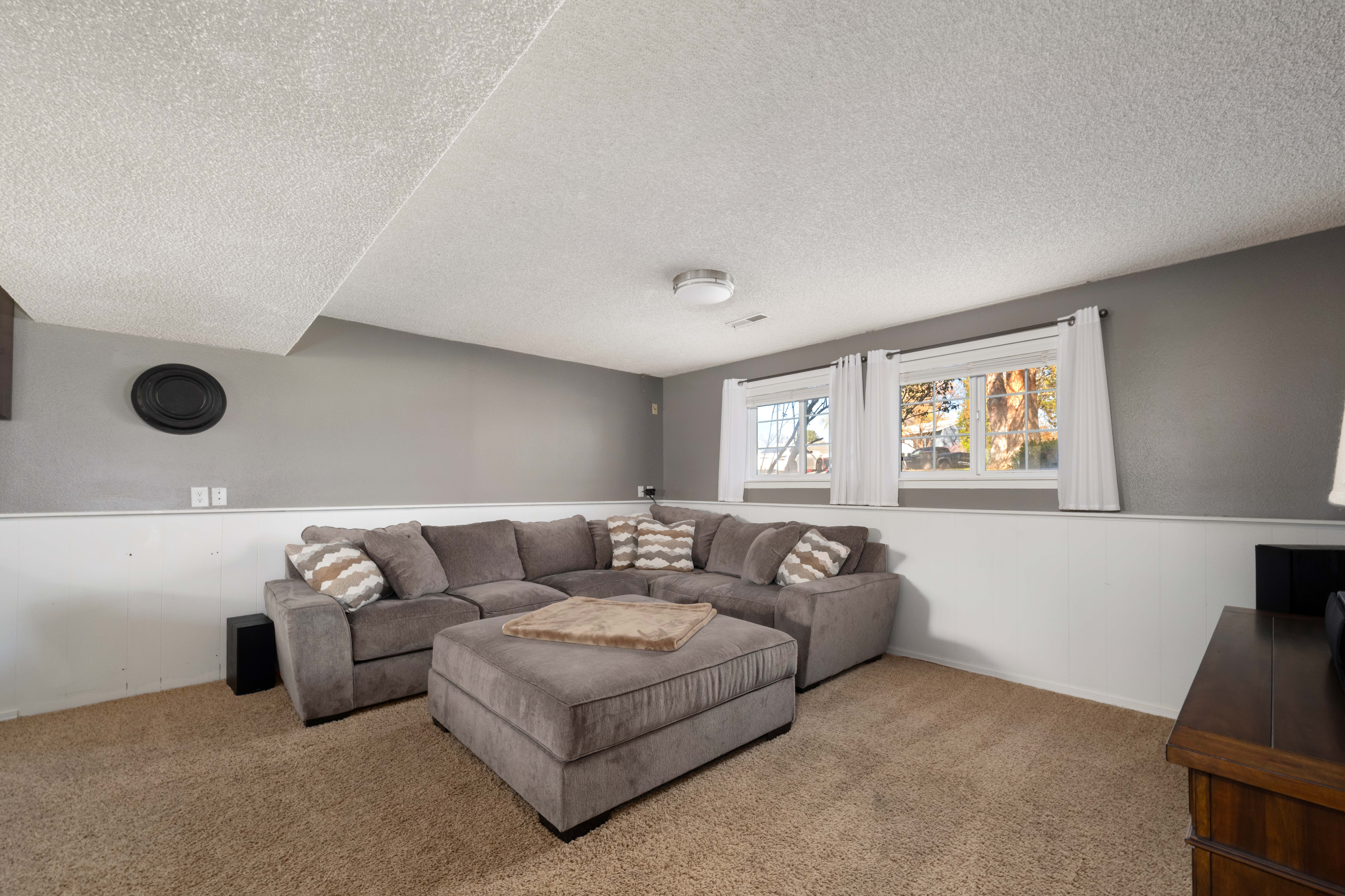 Updated, Move-In Ready, No HOA - 物件實景