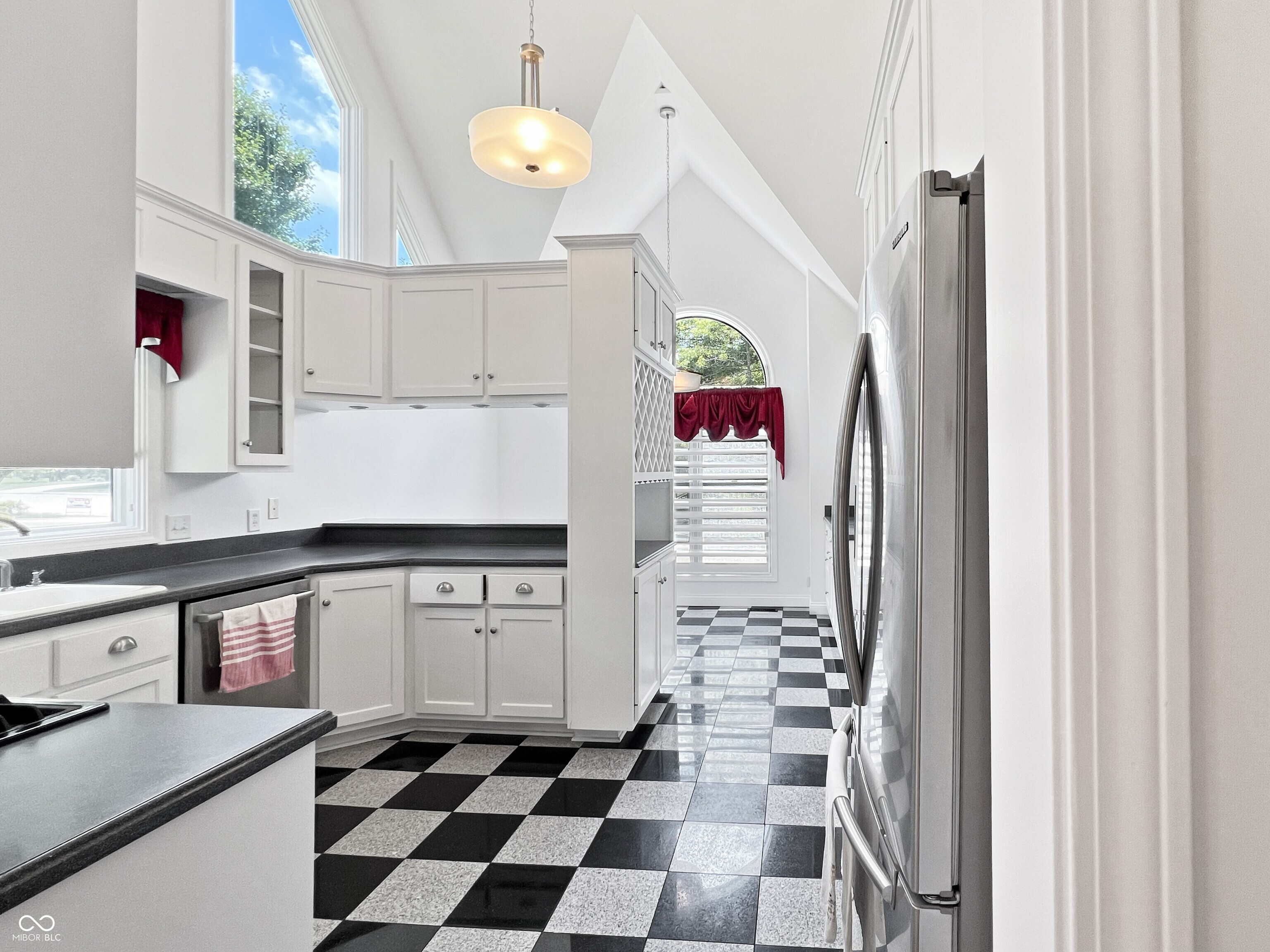 Columbus, Indiana, 47201, United States, 5 Bedrooms Bedrooms, ,6 BathroomsBathrooms,Residential,For Sale,1979621