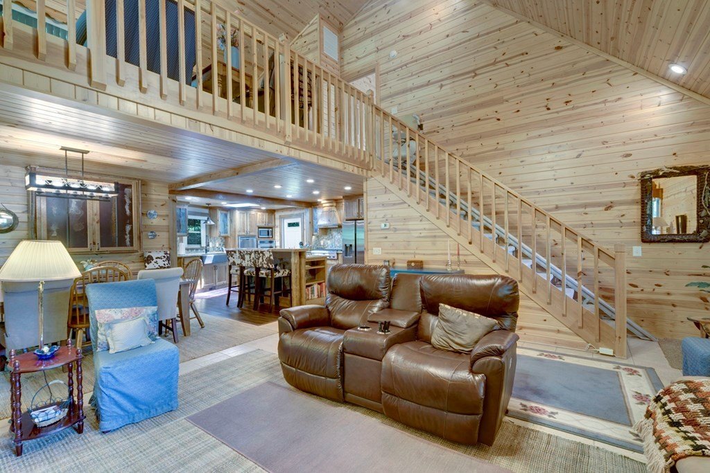 Hiawassee, Georgia, 30546, United States, 2 Bedrooms Bedrooms, ,3 BathroomsBathrooms,Residential,For Sale,1920293