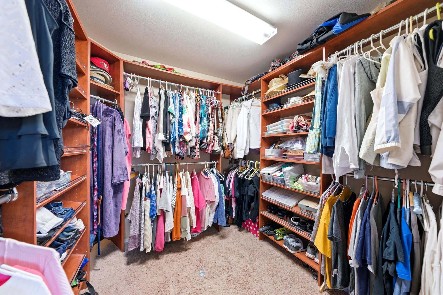  Turnkey Living with High Ceilings & Upgrades Throughout - 物件實景