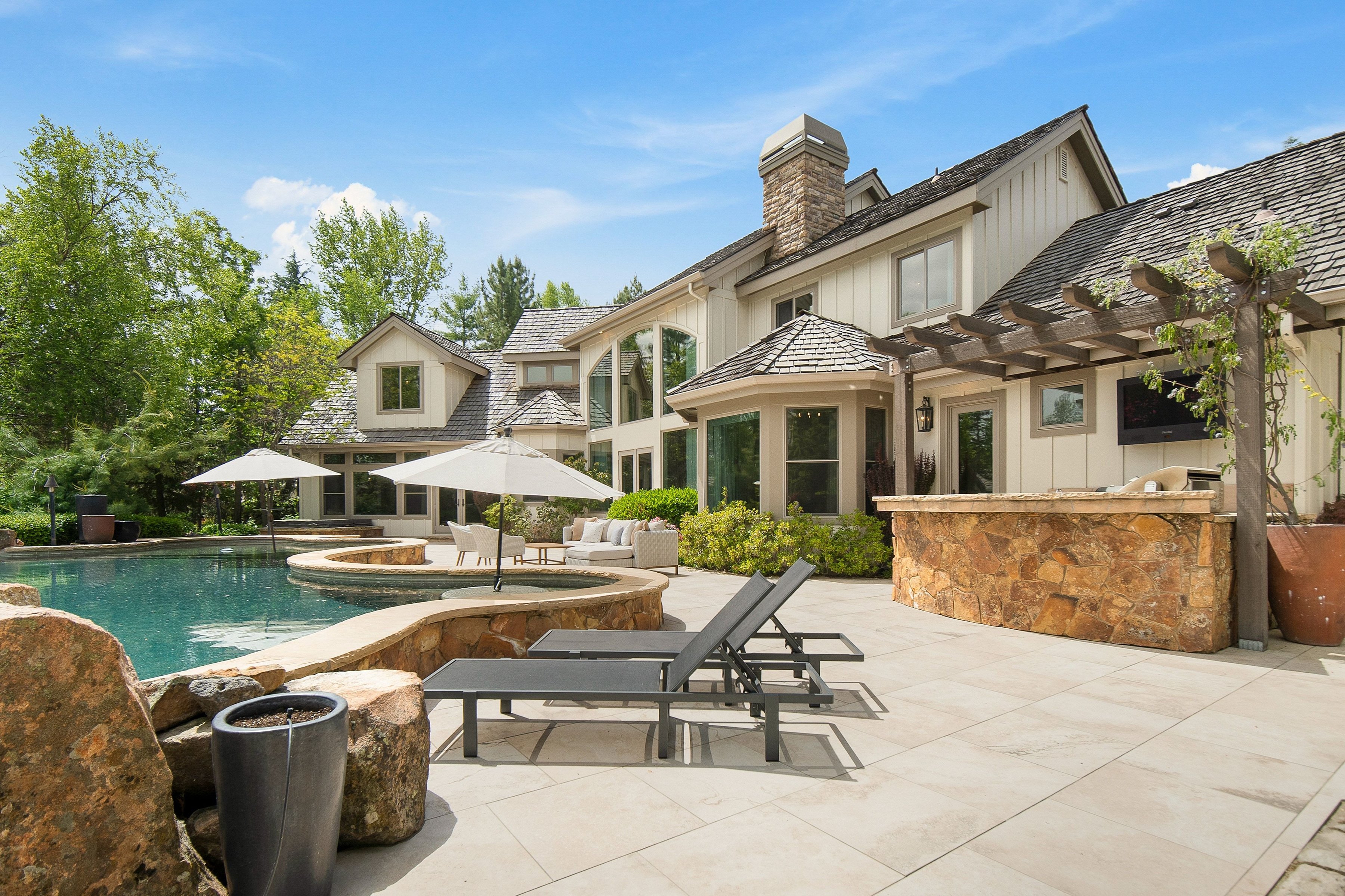  Gated Waterfront Luxury in Eagle’s Prestigious Pointe at Two Rivers - 物件實景
