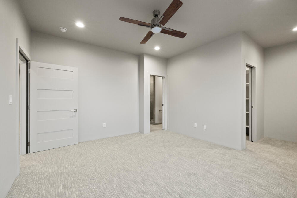 Klamath Falls, Oregon, 97601, United States, 3 Bedrooms Bedrooms, ,4 BathroomsBathrooms,Residential,For Sale,1794380