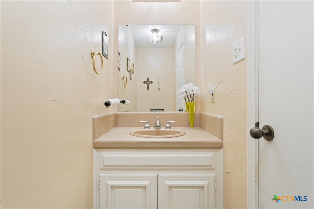 Salado, Texas, 76571, United States, 3 Bedrooms Bedrooms, ,3 BathroomsBathrooms,Residential,For Sale,1976351