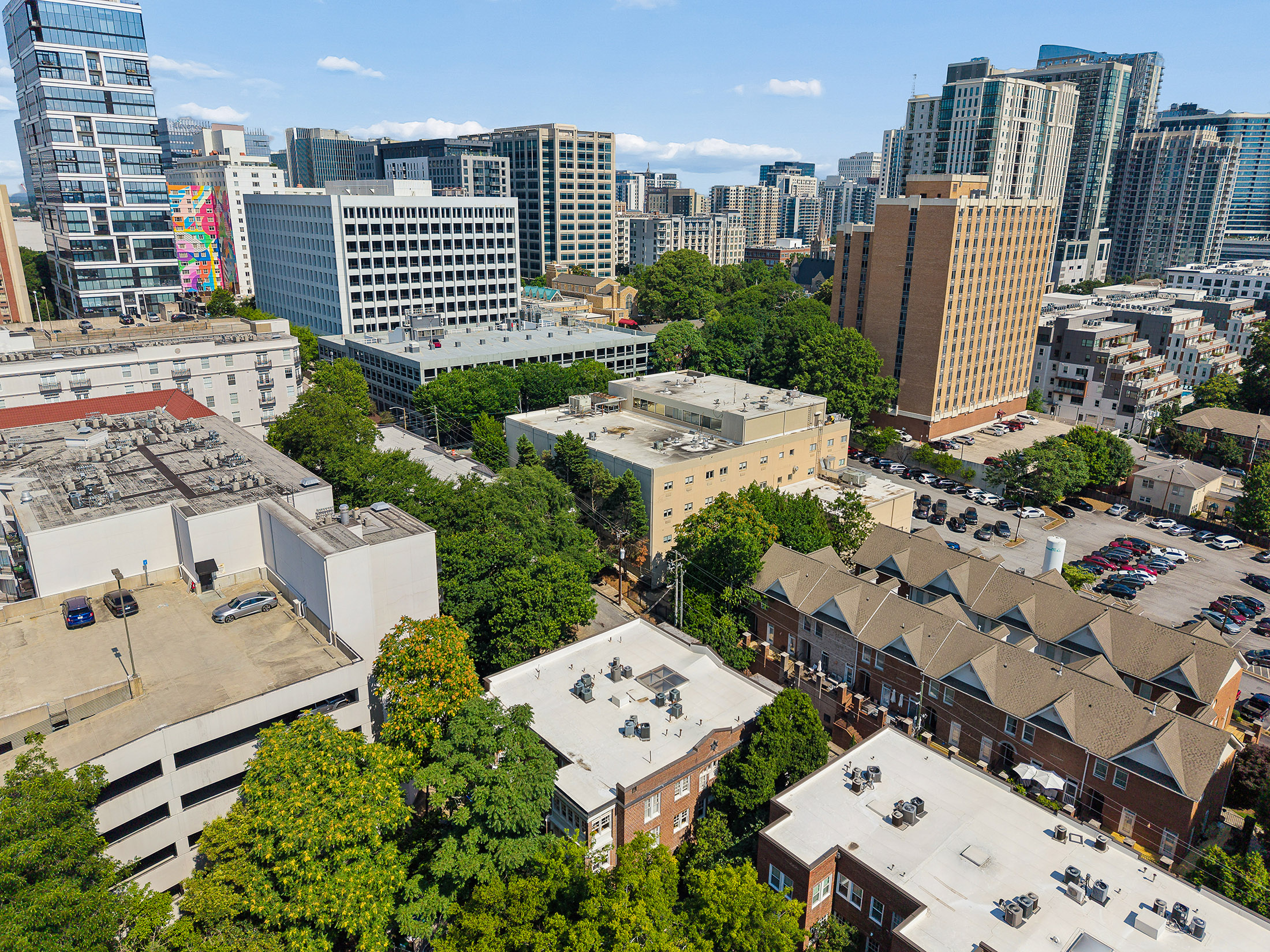  Top-Floor, End-Unit Condo in Historic Midtown Building - 物件實景