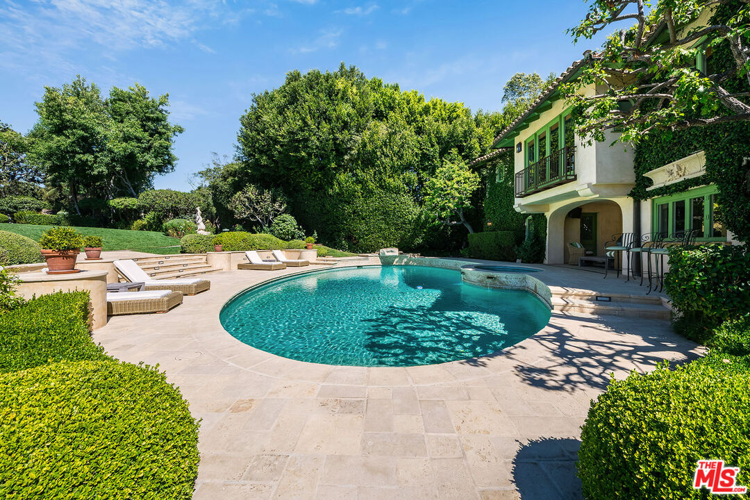 Pacific Palisades, California, 90272, United States, 8 Bedrooms Bedrooms, ,12 BathroomsBathrooms,Residential,For Sale,1949895
