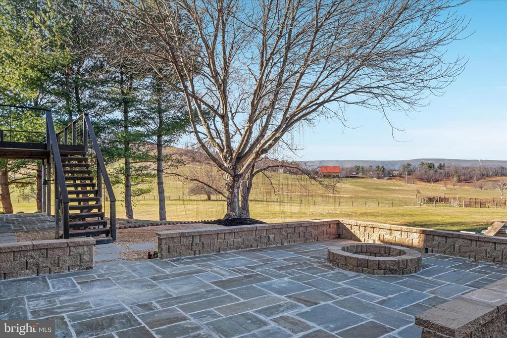 Winchester, Virginia, 22602, United States, 5 Bedrooms Bedrooms, ,5 BathroomsBathrooms,Residential,For Sale,2039774