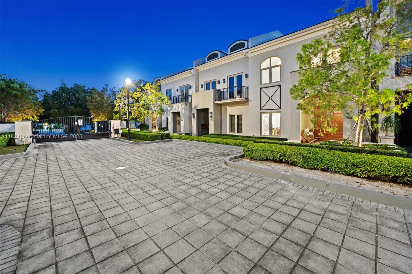 Miami, Florida, 33143, United States, 3 Bedrooms Bedrooms, ,4 BathroomsBathrooms,Residential,For Sale,1885416
