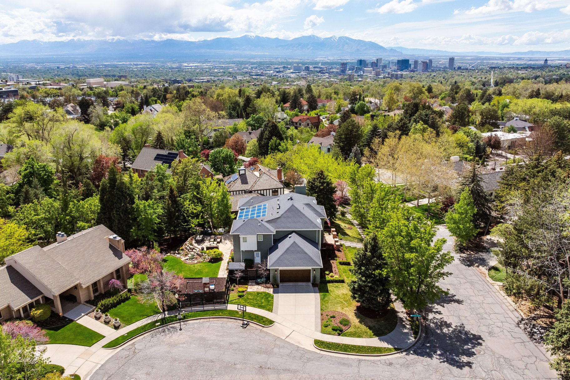  BEAUTIFULLY UPDATED FEDERAL HEIGHTS TWO STORY HOME - 物件實景