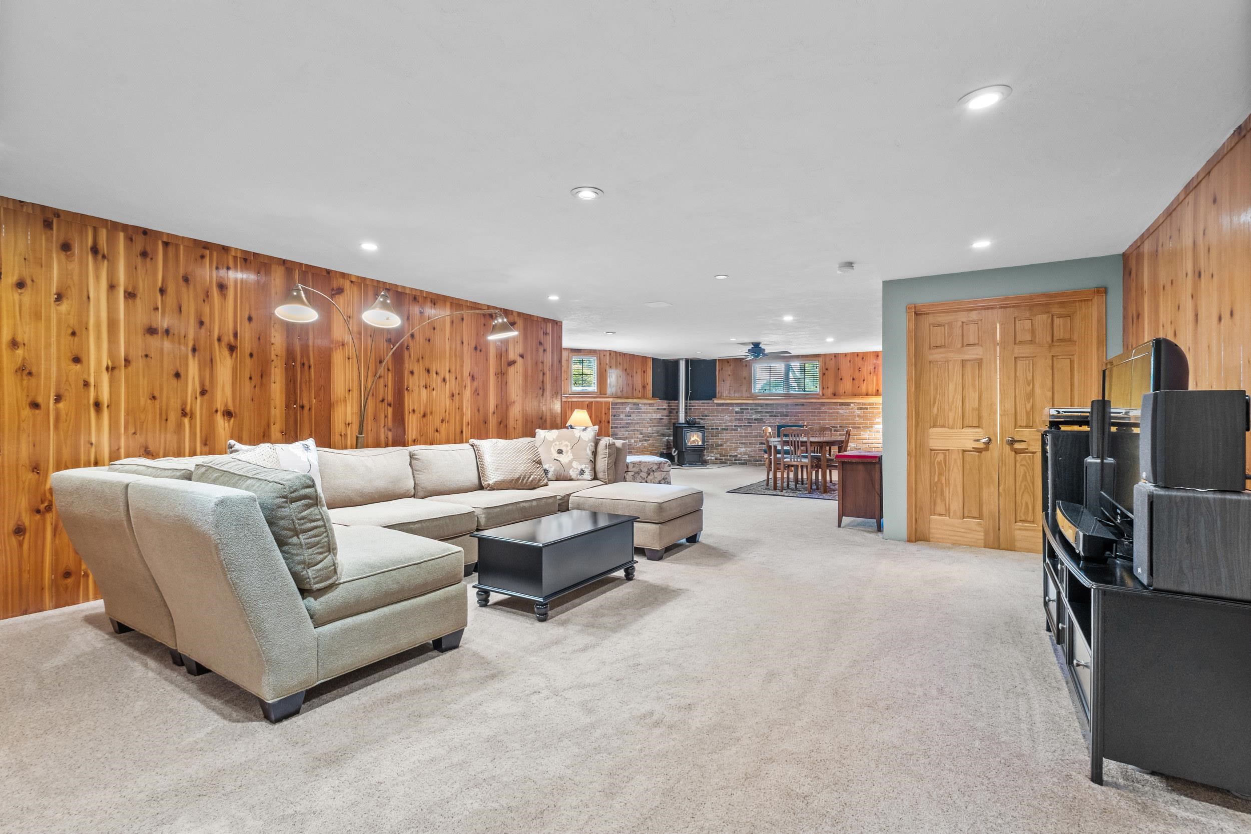 Neenah, Wisconsin, 54956, United States, 3 Bedrooms Bedrooms, ,4 BathroomsBathrooms,Residential,For Sale,1938221