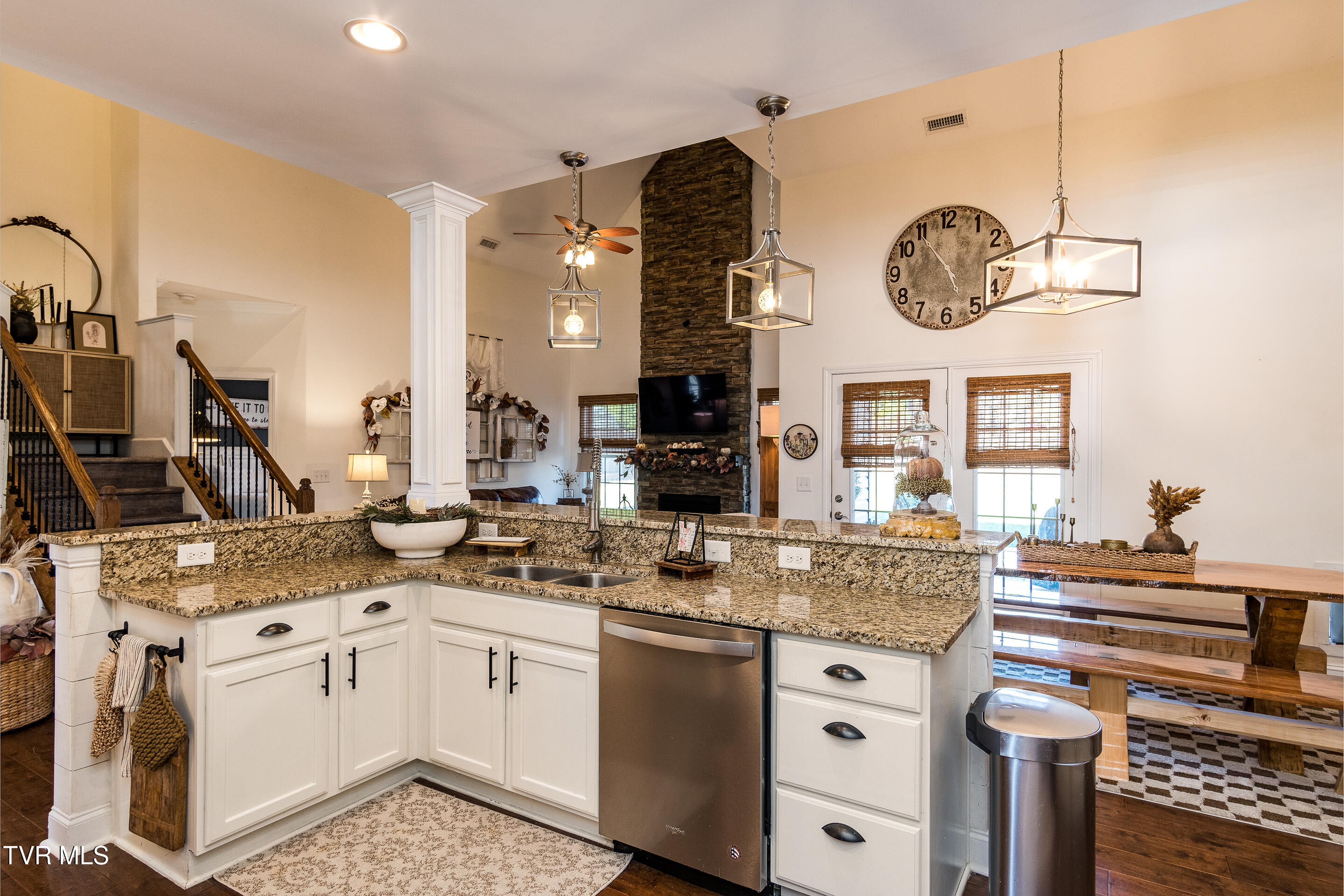 Piney Flats, Tennessee, 37686, United States, 4 Bedrooms Bedrooms, ,4 BathroomsBathrooms,Residential,For Sale,2005173