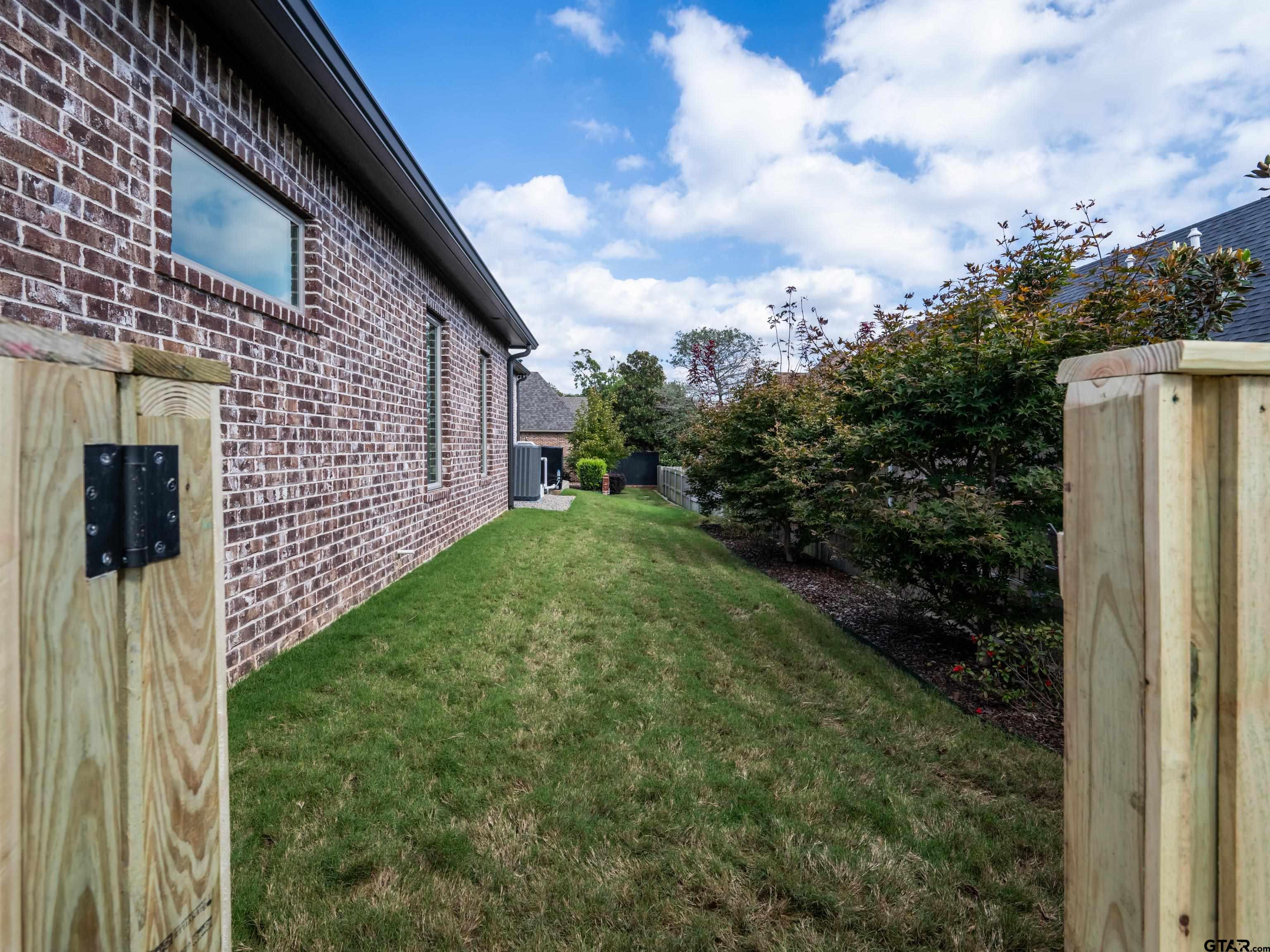 Tyler, Texas, 75703, United States, 3 Bedrooms Bedrooms, ,3 BathroomsBathrooms,Residential,For Sale,1985423