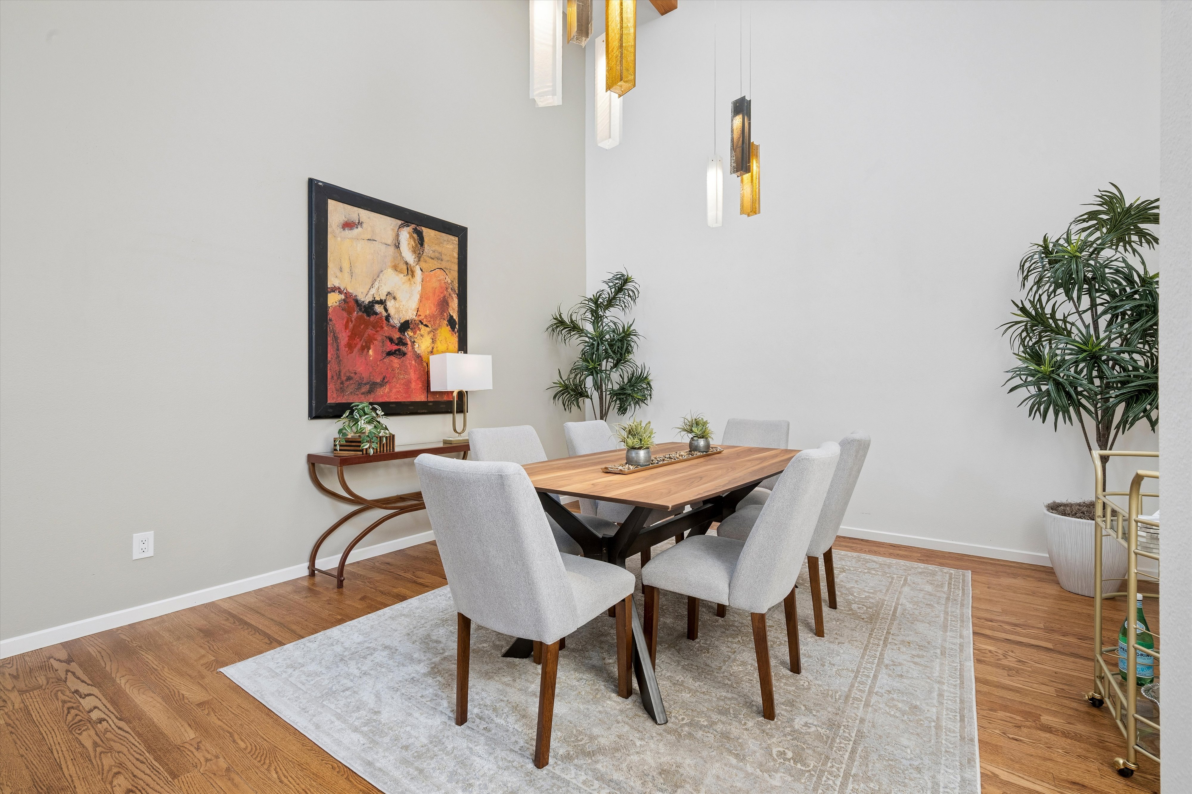  A Rare Offering: Five Bedrooms & Four Bathrooms Thoughtfully Designed Townhome - 物件實景