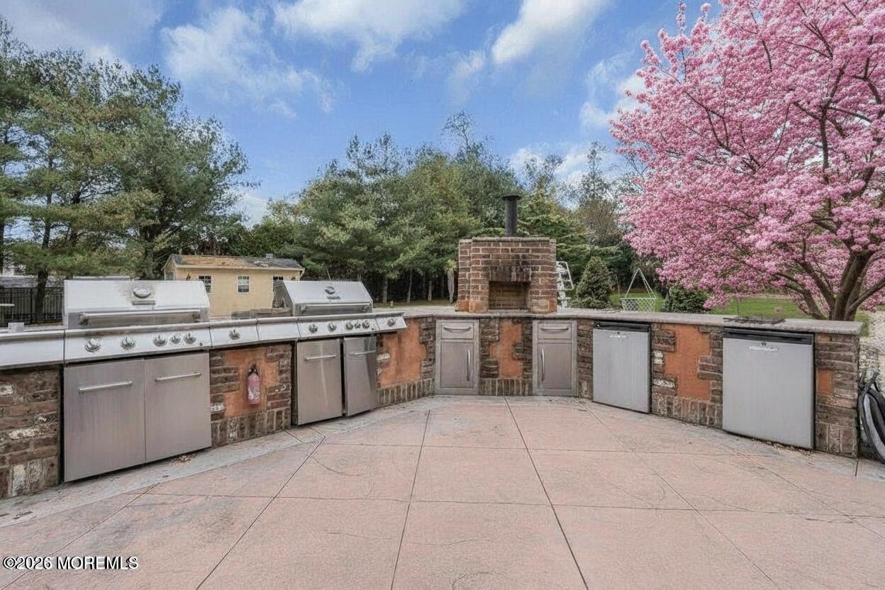 Manalapan, New Jersey, 07726, United States, 4 Bedrooms Bedrooms, ,5 BathroomsBathrooms,Residential,For Sale,2042369