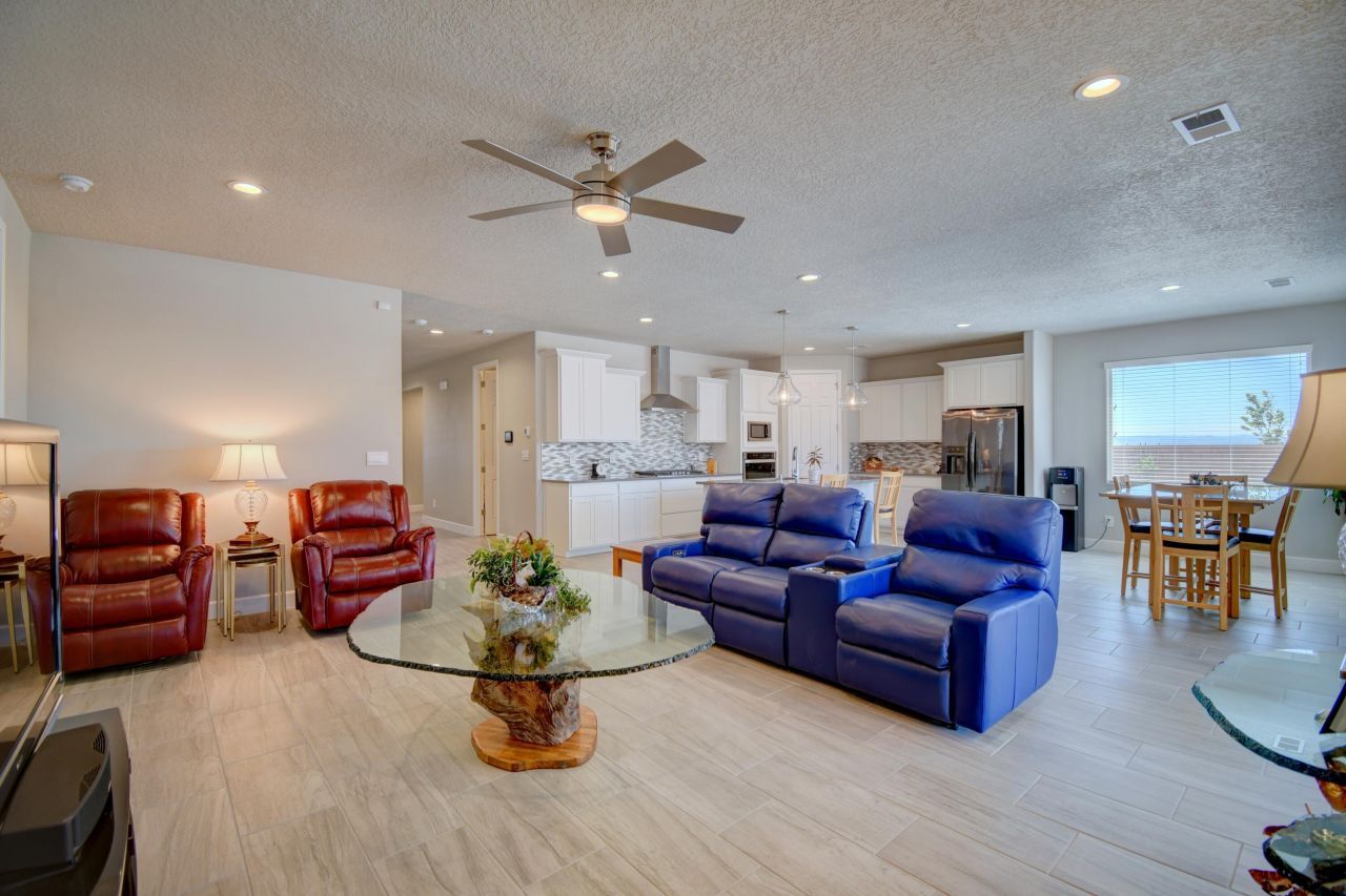 Albuquerque, New Mexico, 87114, United States, 4 Bedrooms Bedrooms, ,3 BathroomsBathrooms,Residential,For Sale,1793165