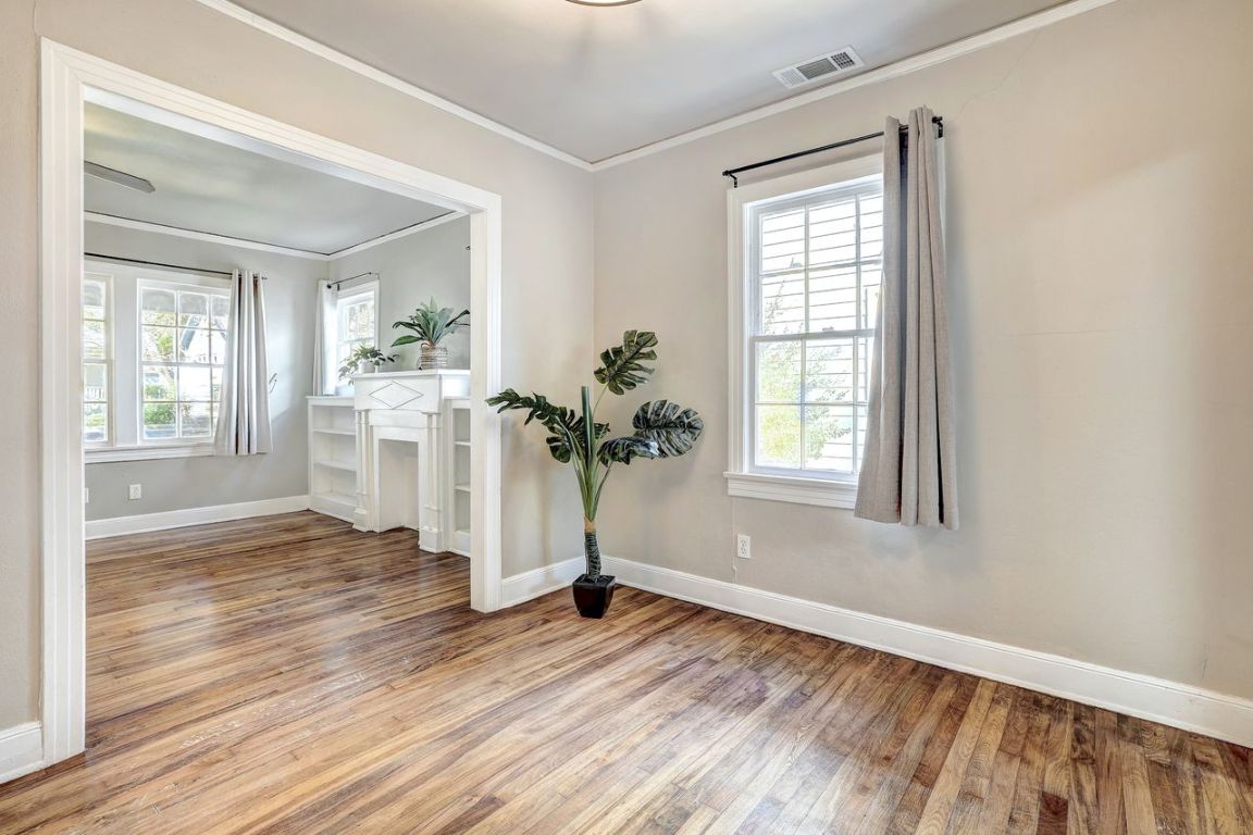 Austin, Texas, 78751, United States, 2 Bedrooms Bedrooms, ,2 BathroomsBathrooms,Residential,For Sale,1989110