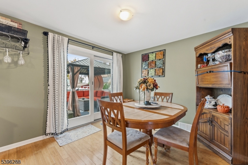 Dunellen Boro, New Jersey, 08812, United States, 5 Bedrooms Bedrooms, ,2 BathroomsBathrooms,Residential,For Sale,1989398