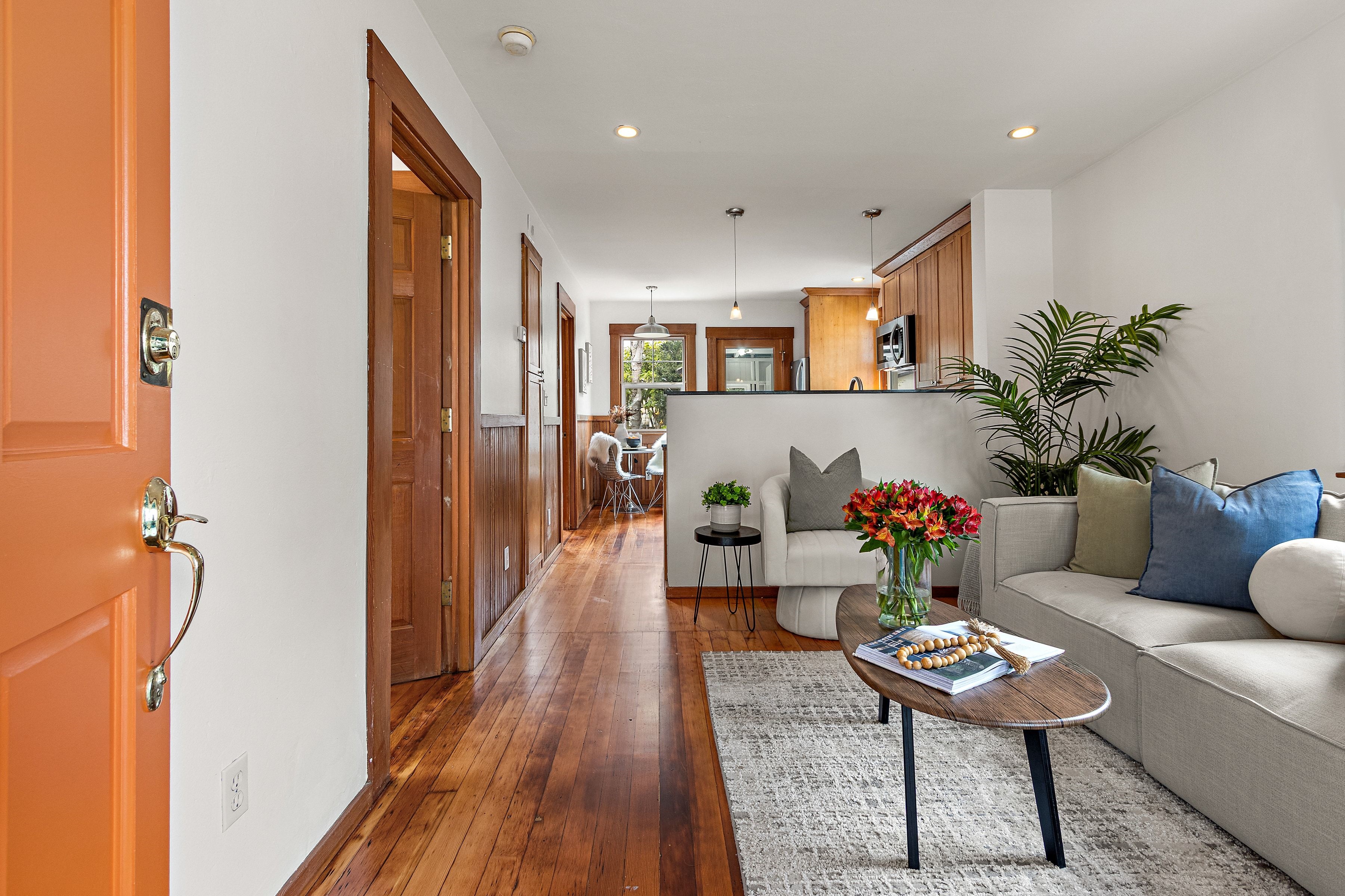  A Storybook North Oakland Cottage Offering Charm, Character, and Potential - 物件實景