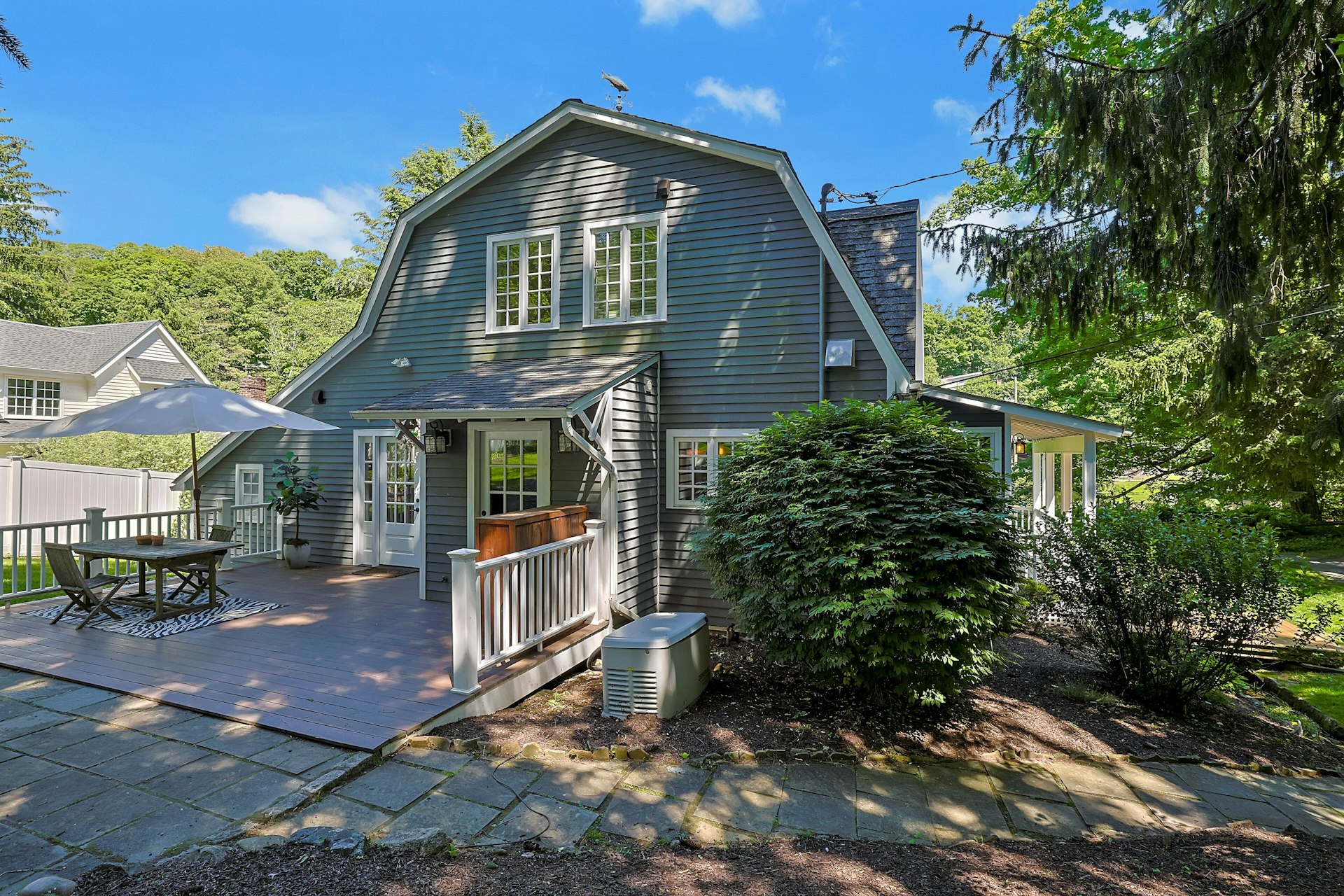  An Enchanting Dutch Colonial - 物件實景