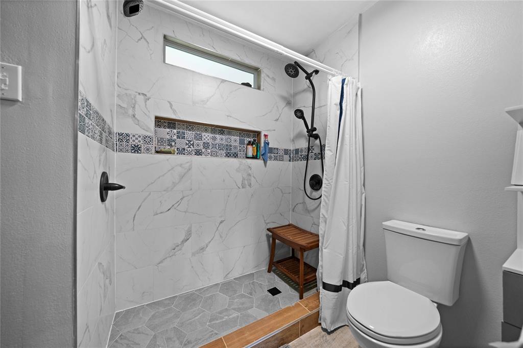 Jacksonville, Texas, 75766, United States, 6 Bedrooms Bedrooms, ,4 BathroomsBathrooms,Residential,For Sale,1837775