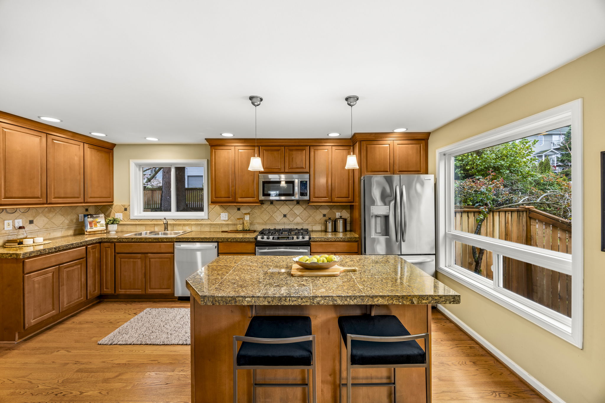  231 105th Ave SE, Bellevue, WA 98004 - 物件實景