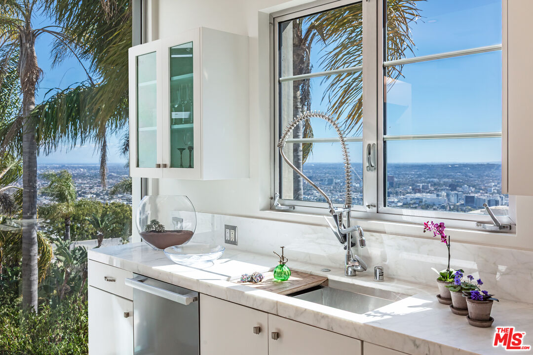 Los Angeles, California, 90069, United States, 3 Bedrooms Bedrooms, ,6 BathroomsBathrooms,Residential,For Sale,1731707