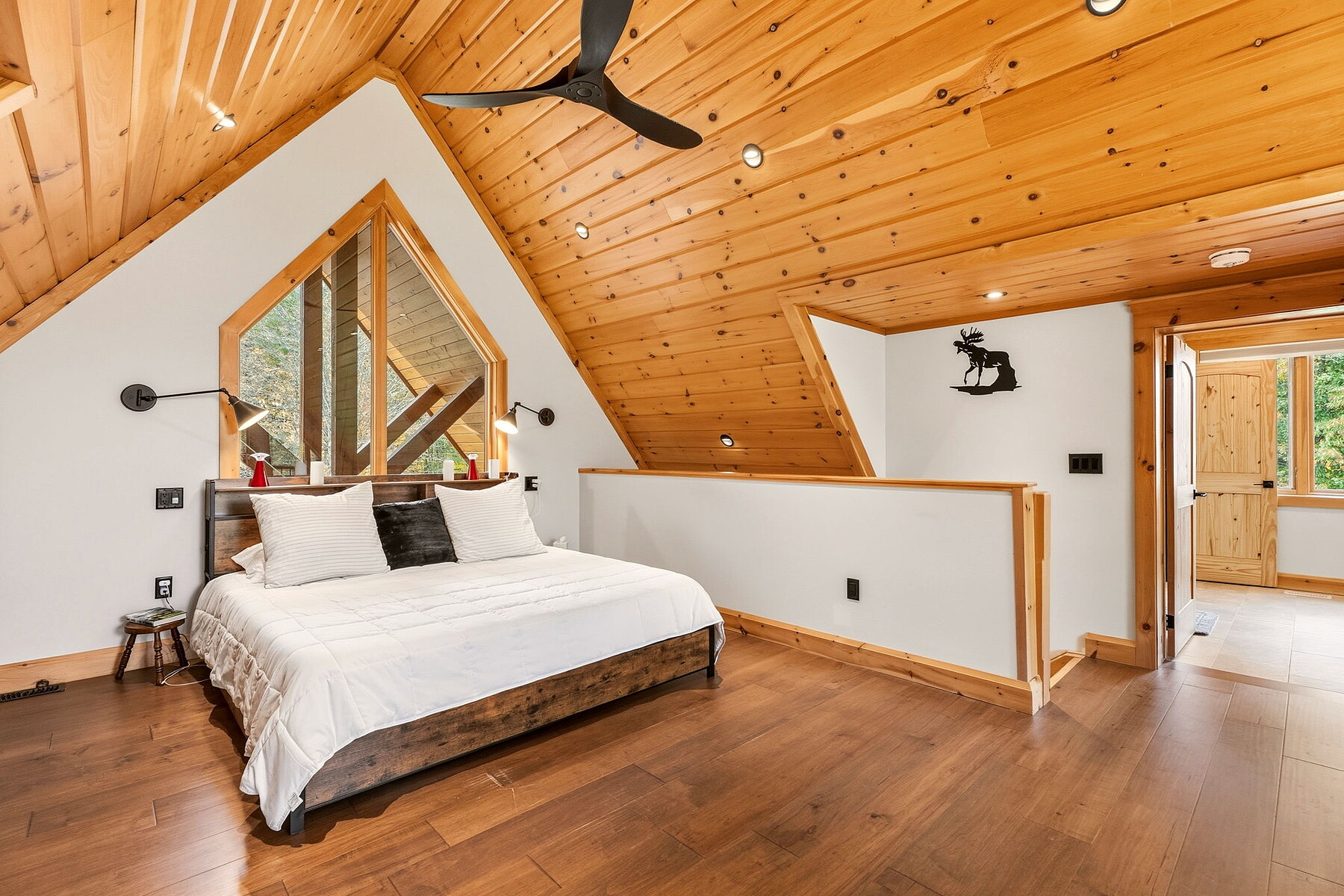  Inviting Waterfront Log Home - 物件實景