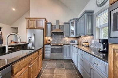 Hiawassee, Georgia, 30546, United States, 3 Bedrooms Bedrooms, ,4 BathroomsBathrooms,Residential,For Sale,1933523