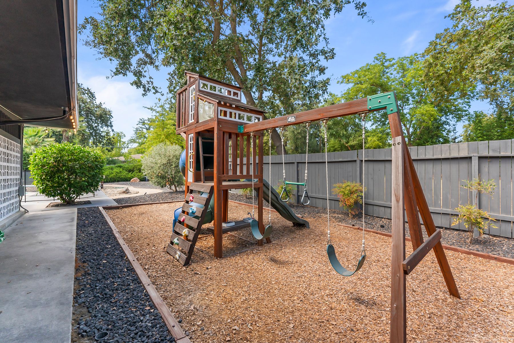  4935 Fair Oaks Boulevard, Carmichael, CA 95608 - 物件實景