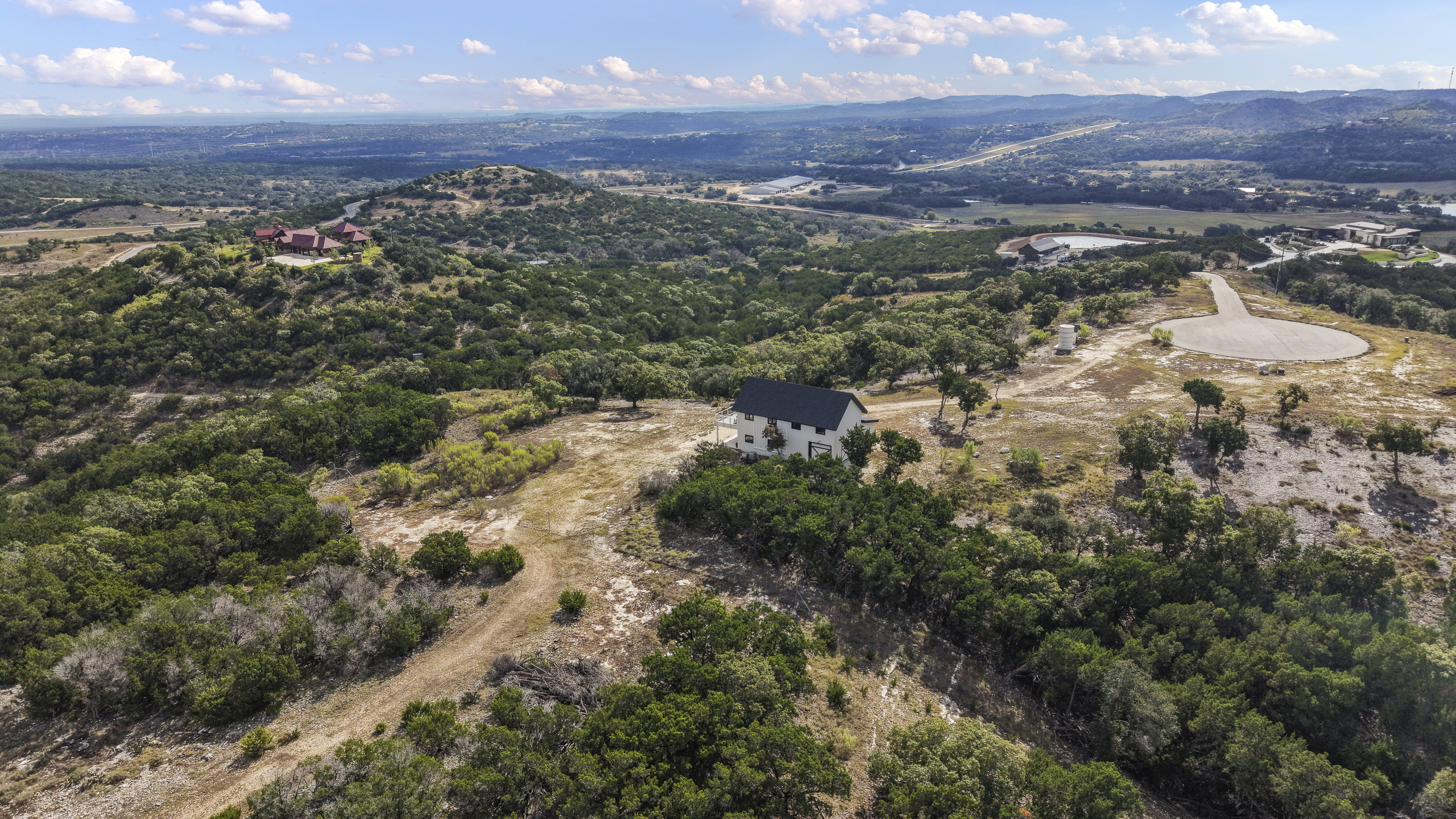  Hilltop Barndominium on 15+ Acres - 物件實景