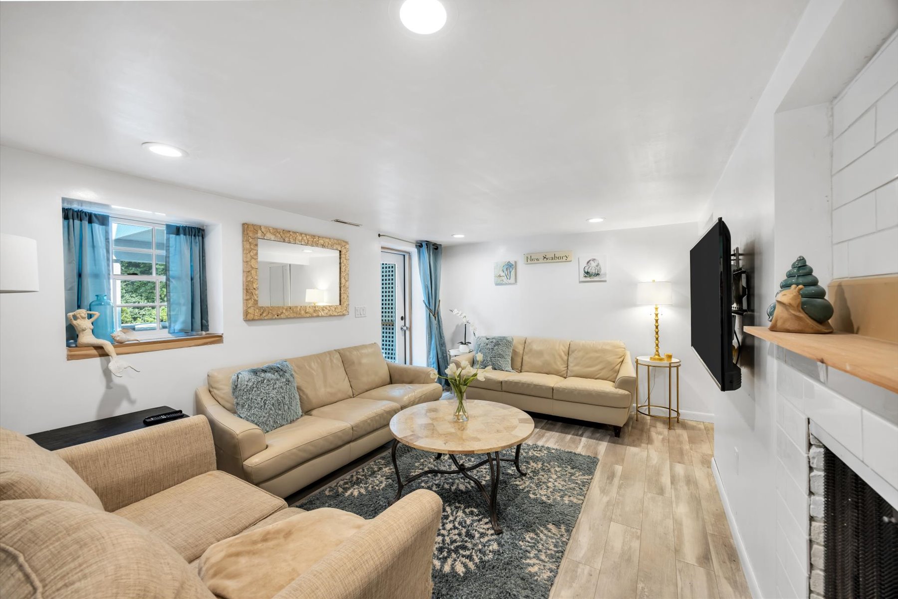  Beautifully Remodeled Cape Style Home - 物件實景
