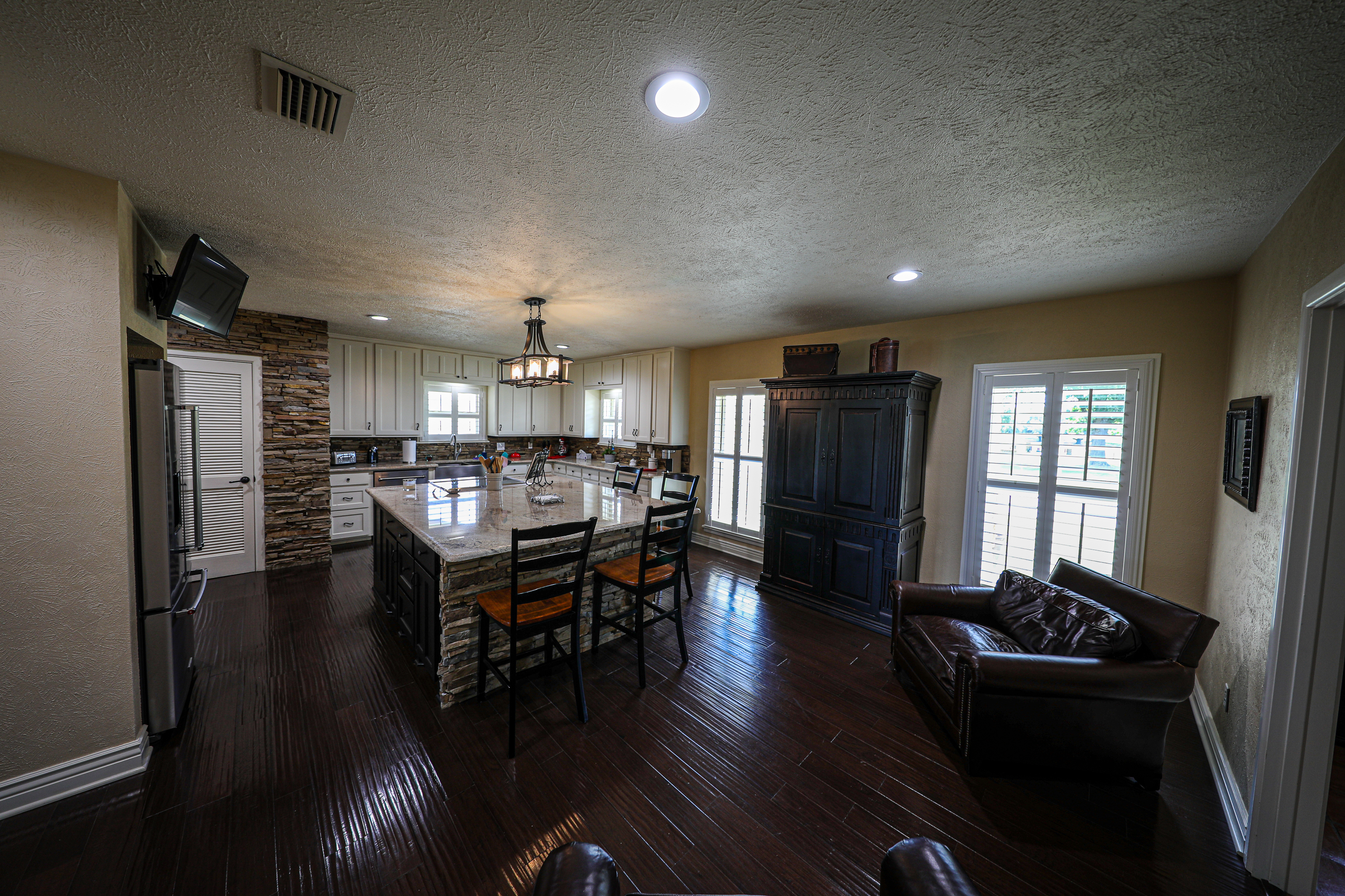 Pittsburg, Texas, 75686, United States, 4 Bedrooms Bedrooms, ,3 BathroomsBathrooms,Residential,For Sale,1871323