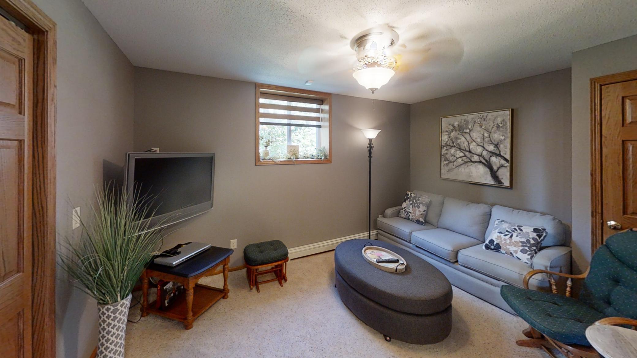 Alden, Minnesota, 56009, United States, 4 Bedrooms Bedrooms, ,1 BathroomBathrooms,Residential,For Sale,1920327