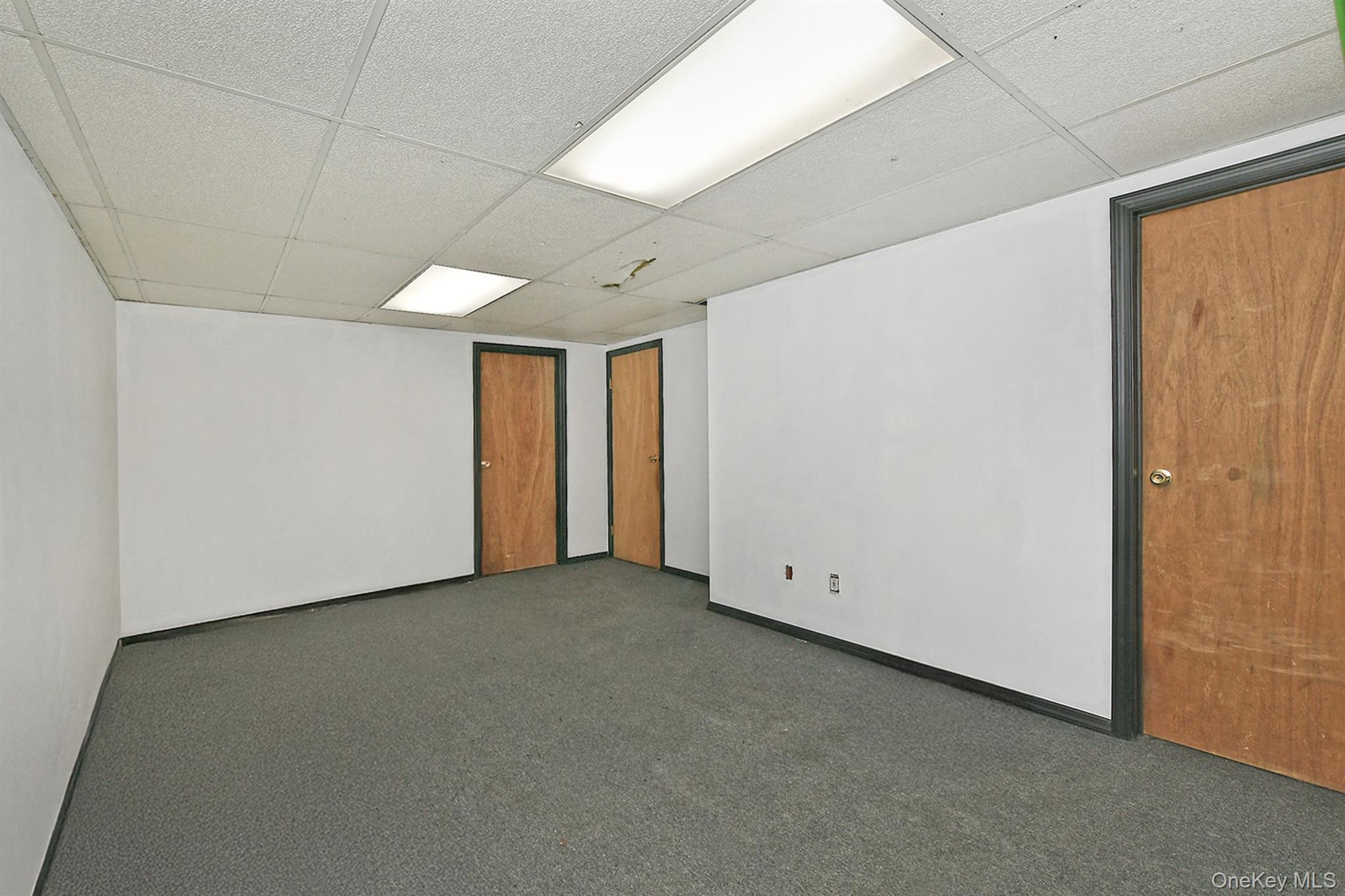 Holtsville, New York, 11742, United States, 3 Bedrooms Bedrooms, ,2 BathroomsBathrooms,Residential,For Sale,1964933