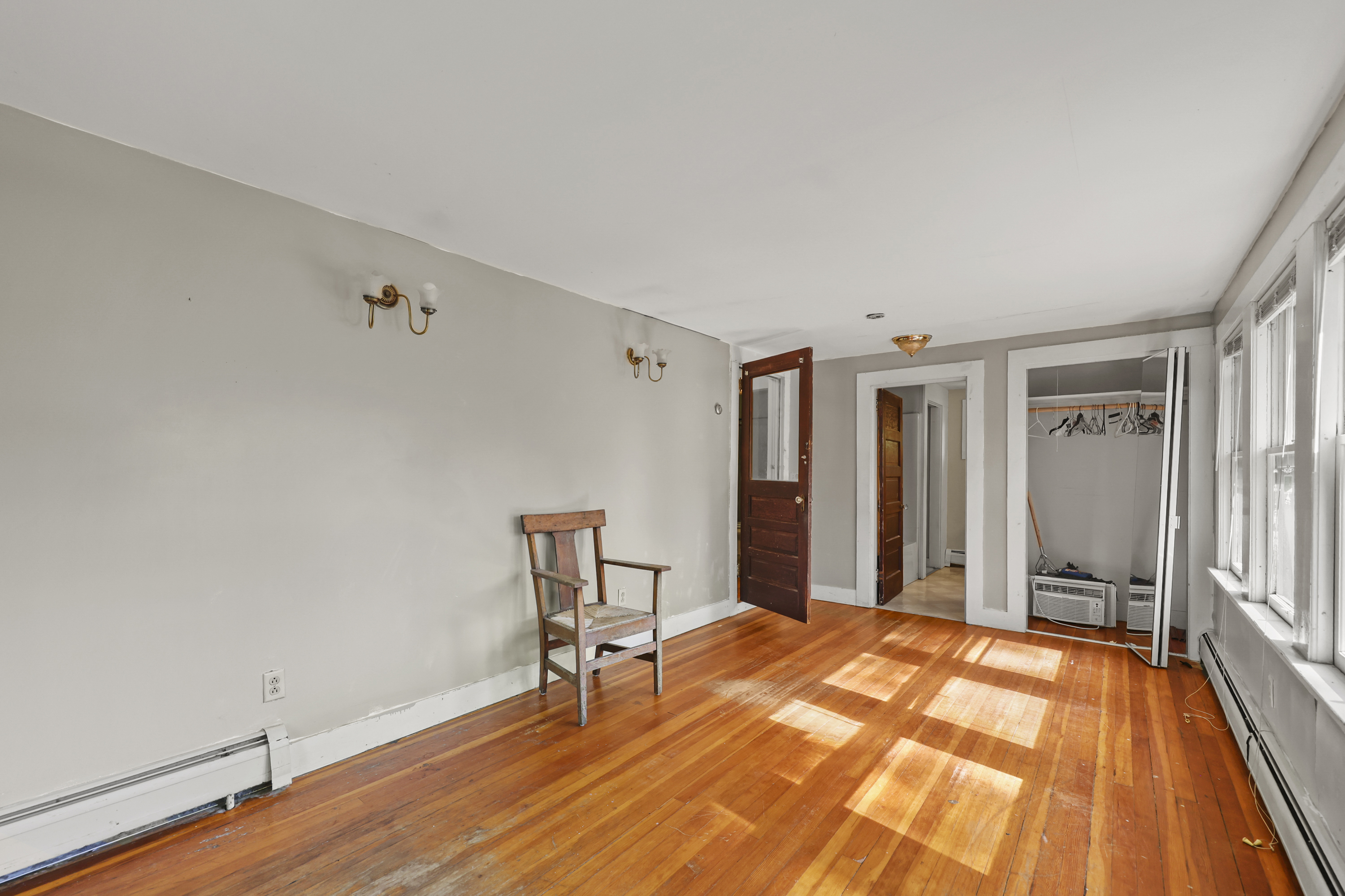  CHARMING STOCKBRIDGE 4-BED HOME AWAITS YOUR VISION - 物件實景
