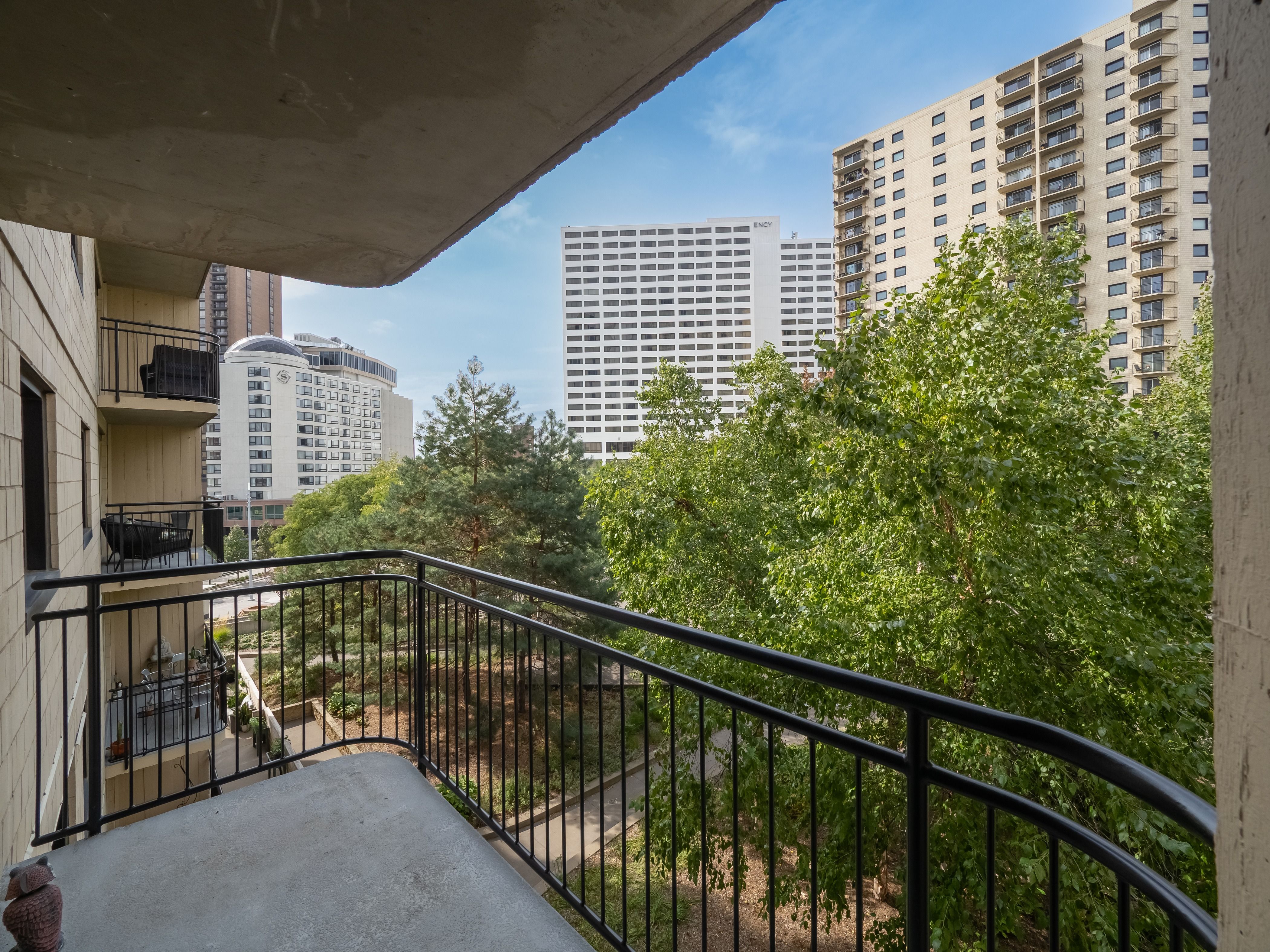 Fully Reimagined for Refined Downtown Living - 物件實景