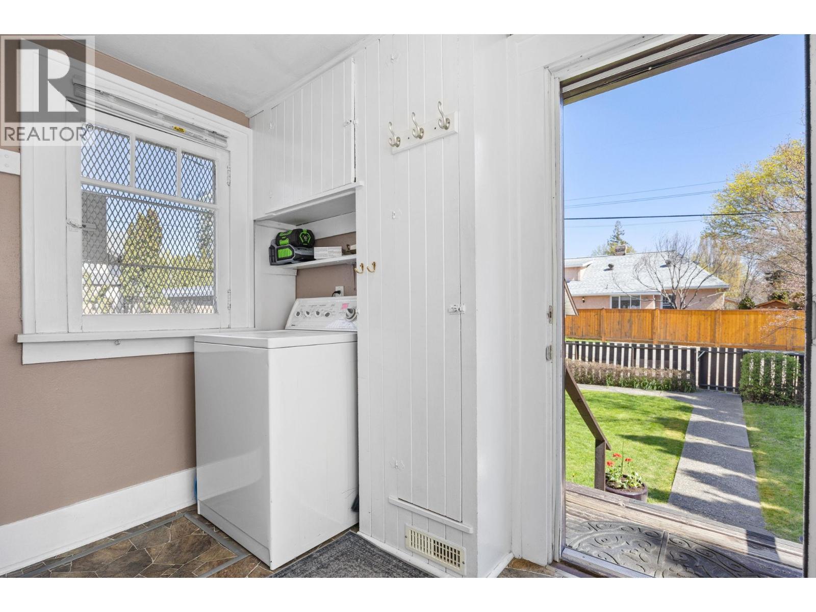 KELOWNA, British Columbia, V1Y 1A7, CA, 2 Bedrooms Bedrooms, ,1 BathroomBathrooms,Residential,For Sale,1949205