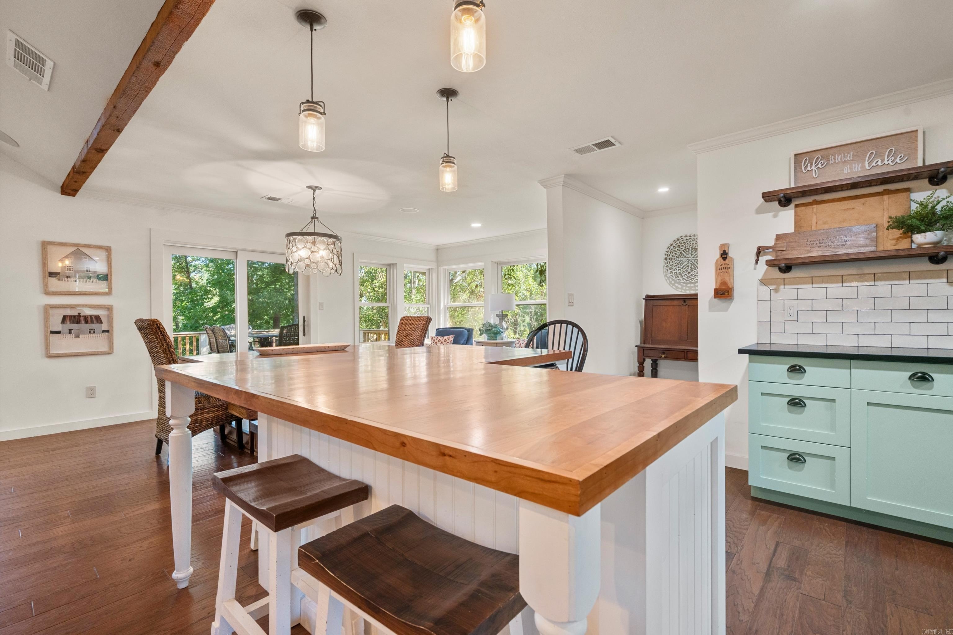 Hot Springs, Arkansas, 71913, United States, 3 Bedrooms Bedrooms, ,3 BathroomsBathrooms,Residential,For Sale,1905821