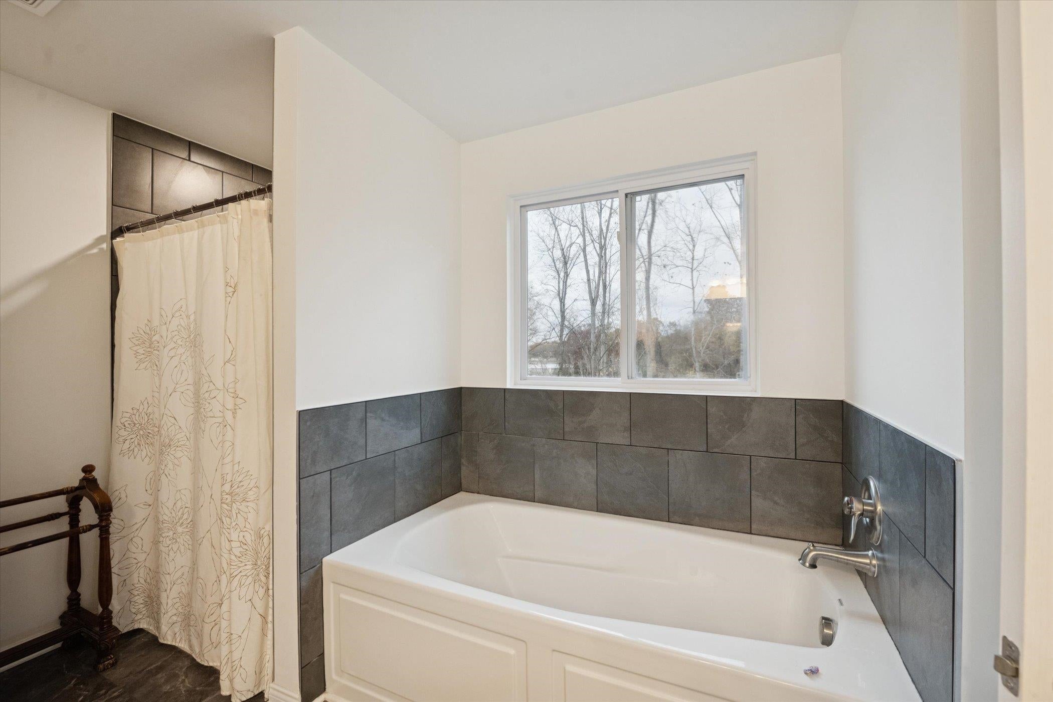 Ortonville, Michigan, 48462, United States, 5 Bedrooms Bedrooms, ,3 BathroomsBathrooms,Residential,For Sale,2008578