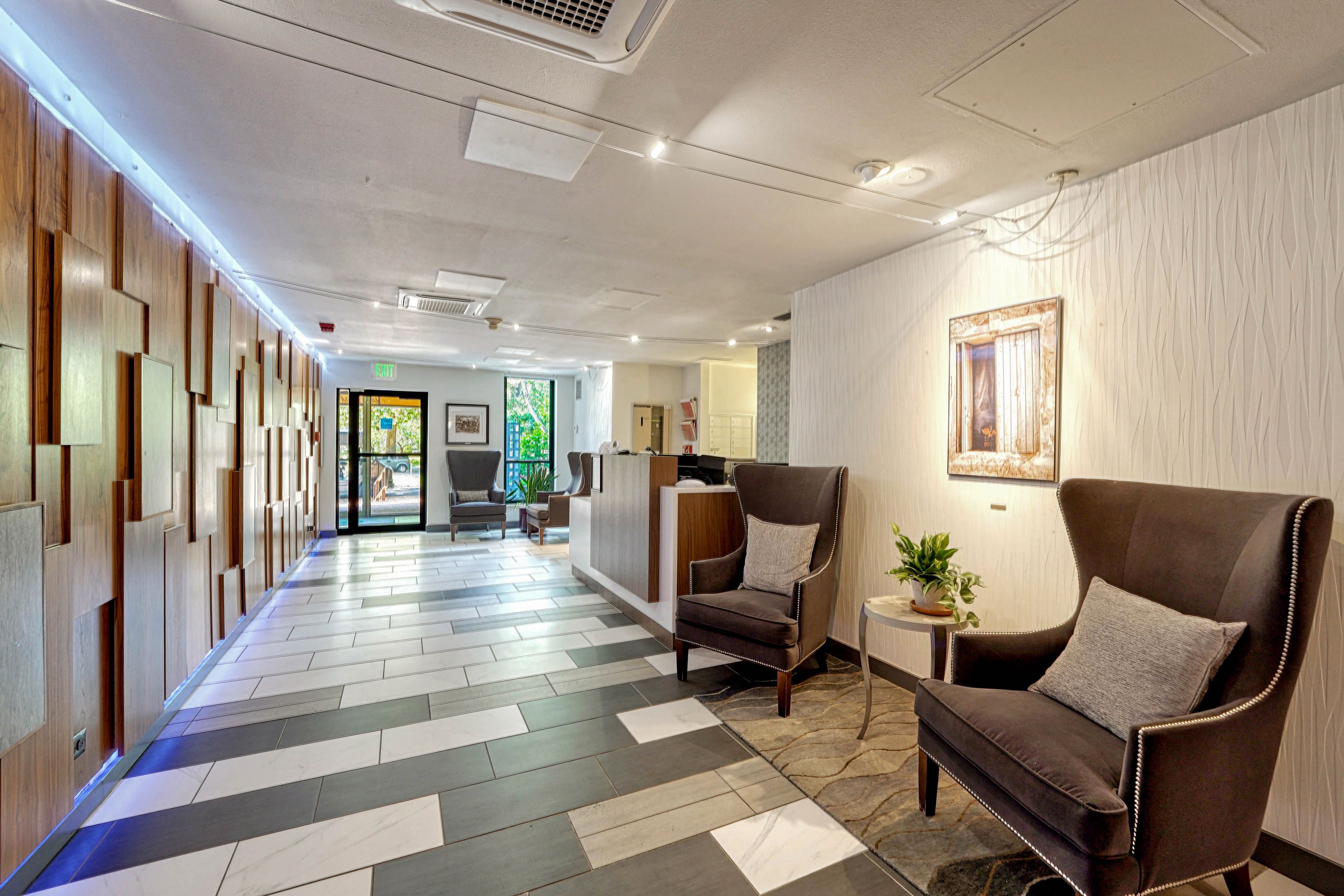  Contemporary Condo Perched on 7th Floor Above Washington Park - 物件實景