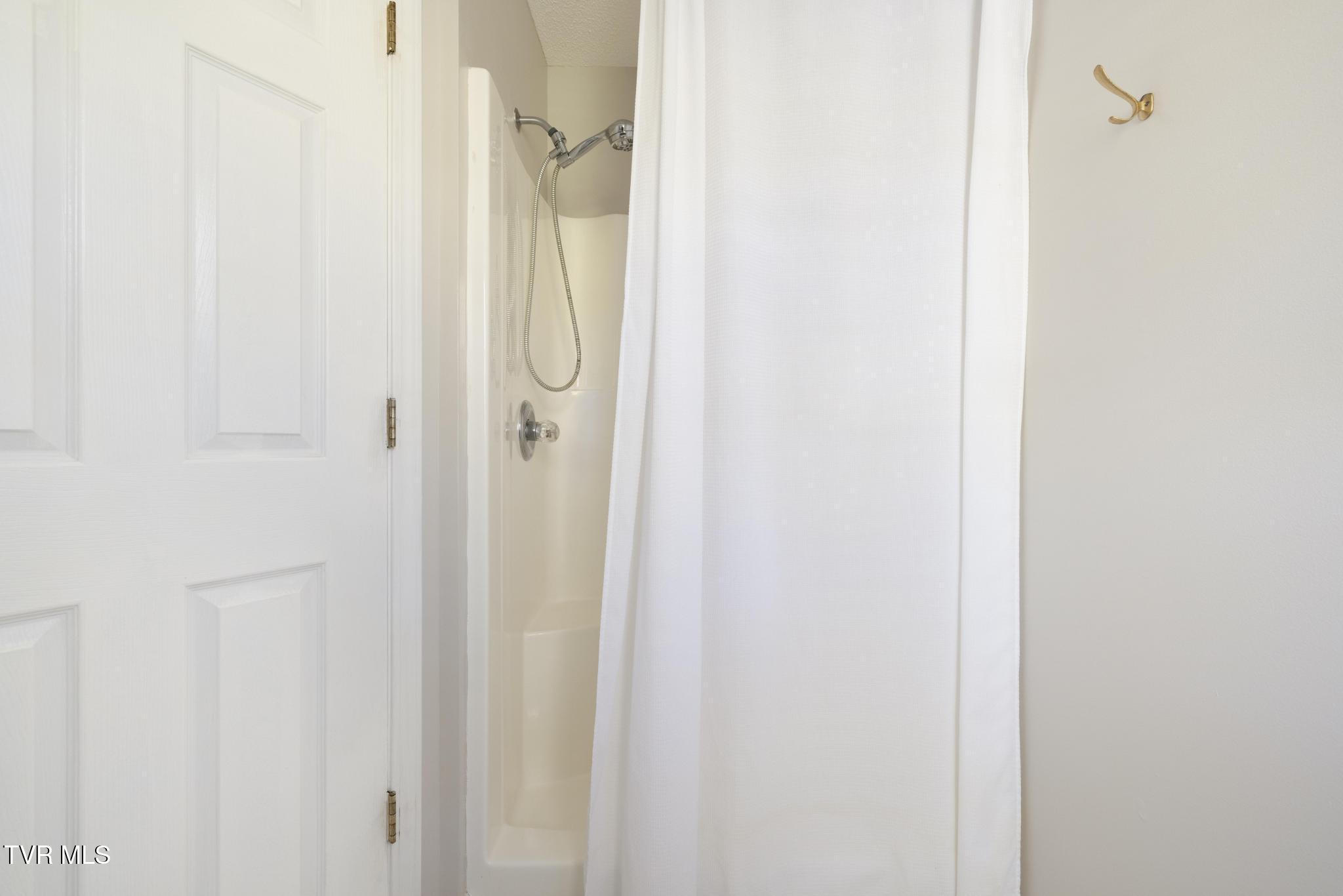 Gray, Tennessee, 37615, United States, 5 Bedrooms Bedrooms, ,4 BathroomsBathrooms,Residential,For Sale,1978234