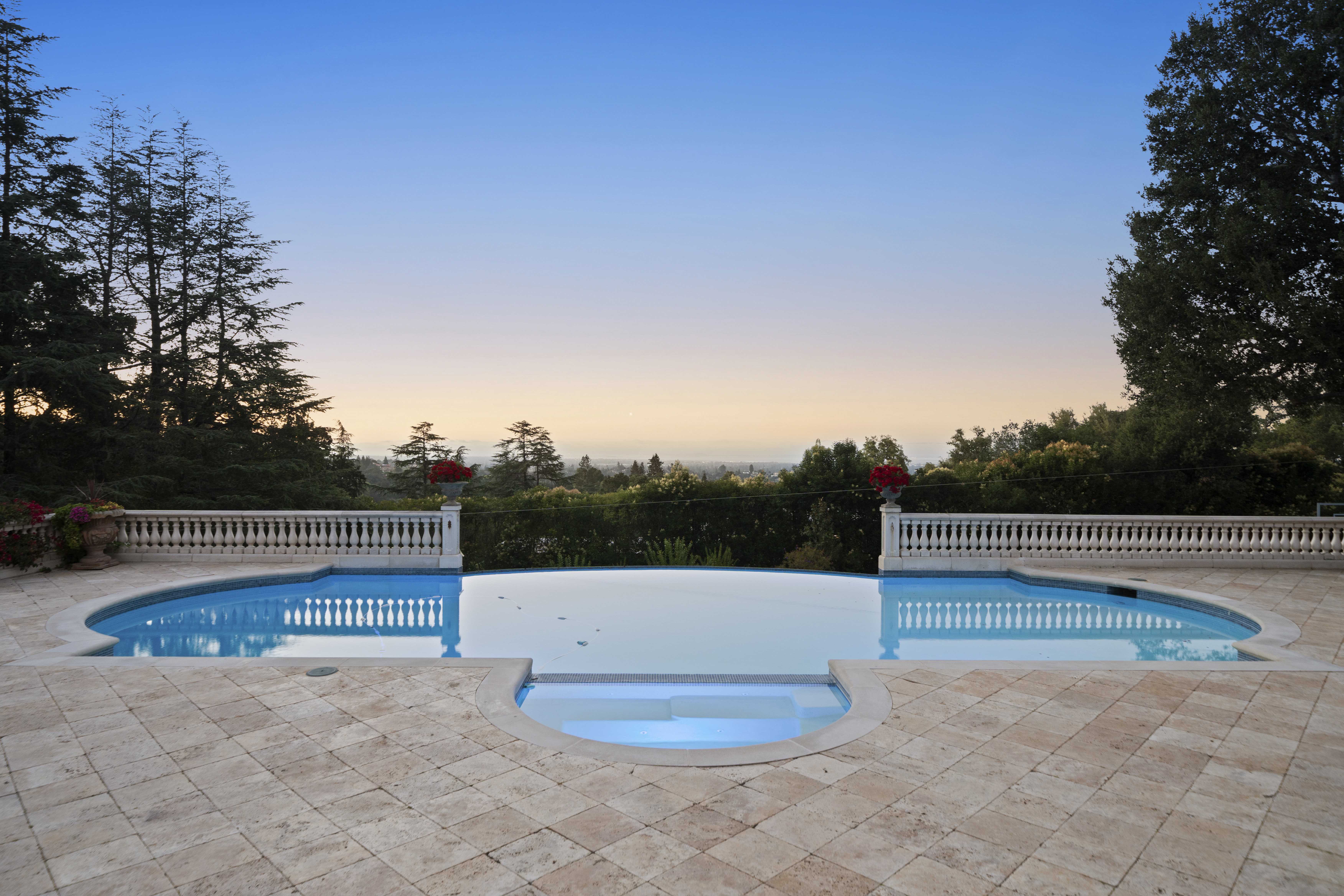  An Entertainer’s Estate with Exceptional Bay Views - 物件實景